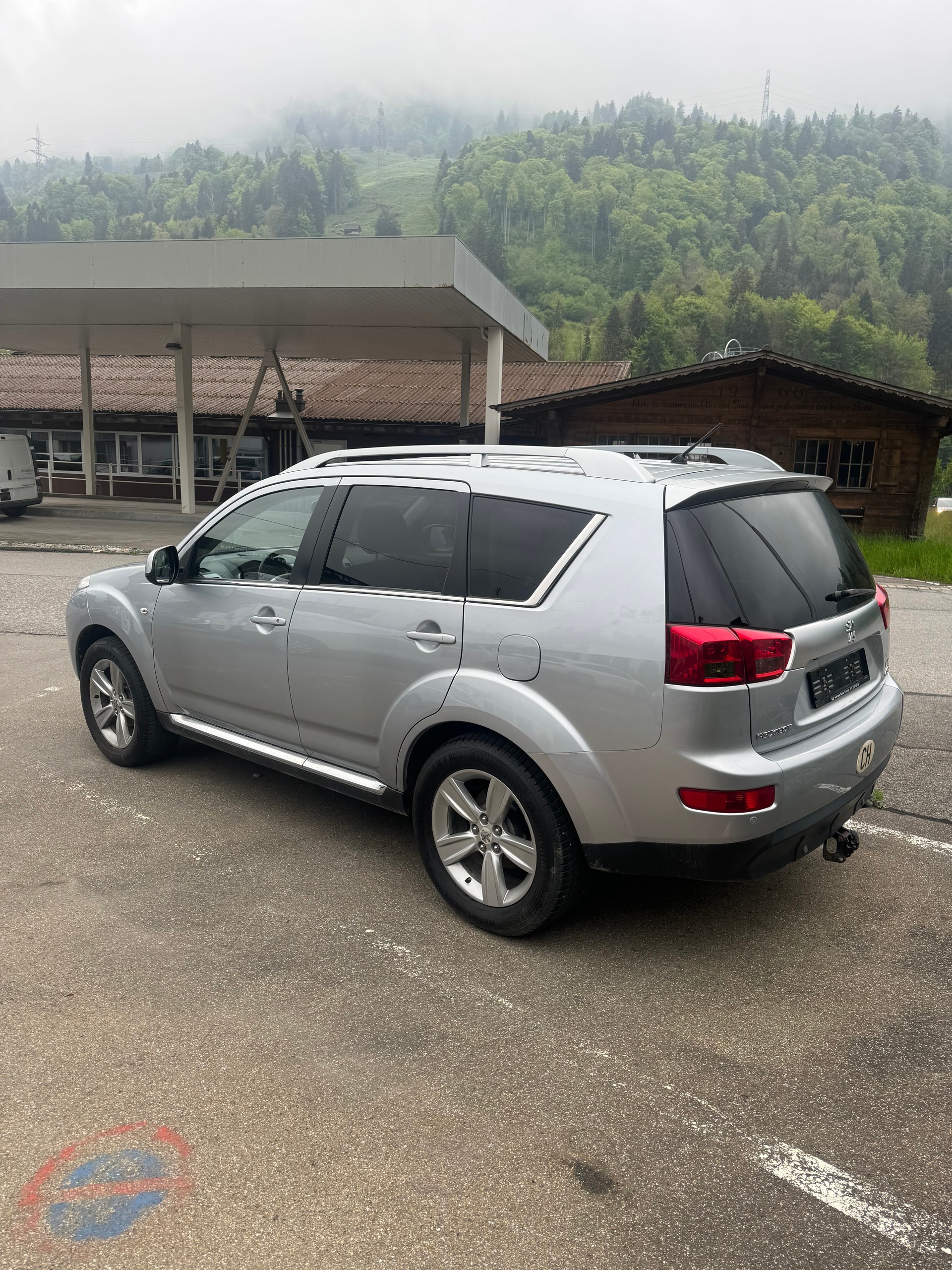 PEUGEOT 4007 2.2 HDi Confort-image-4