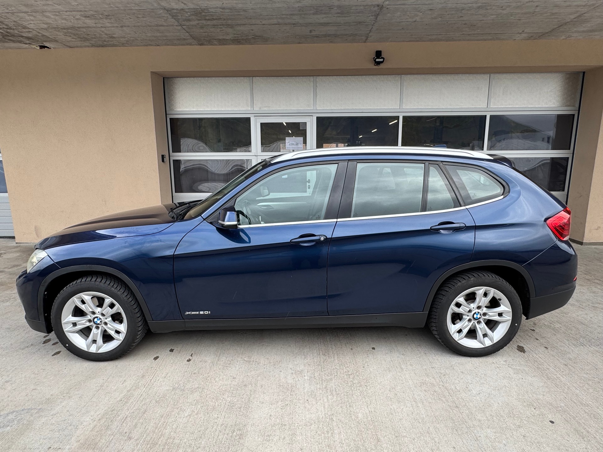 BMW X1 xDrive 20i Sport Line Steptronic-image-5