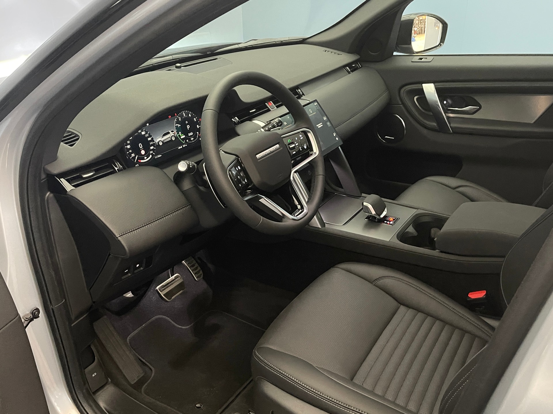 LAND ROVER Discovery Sport 1.5 T 270e Dynamic SE-image-6