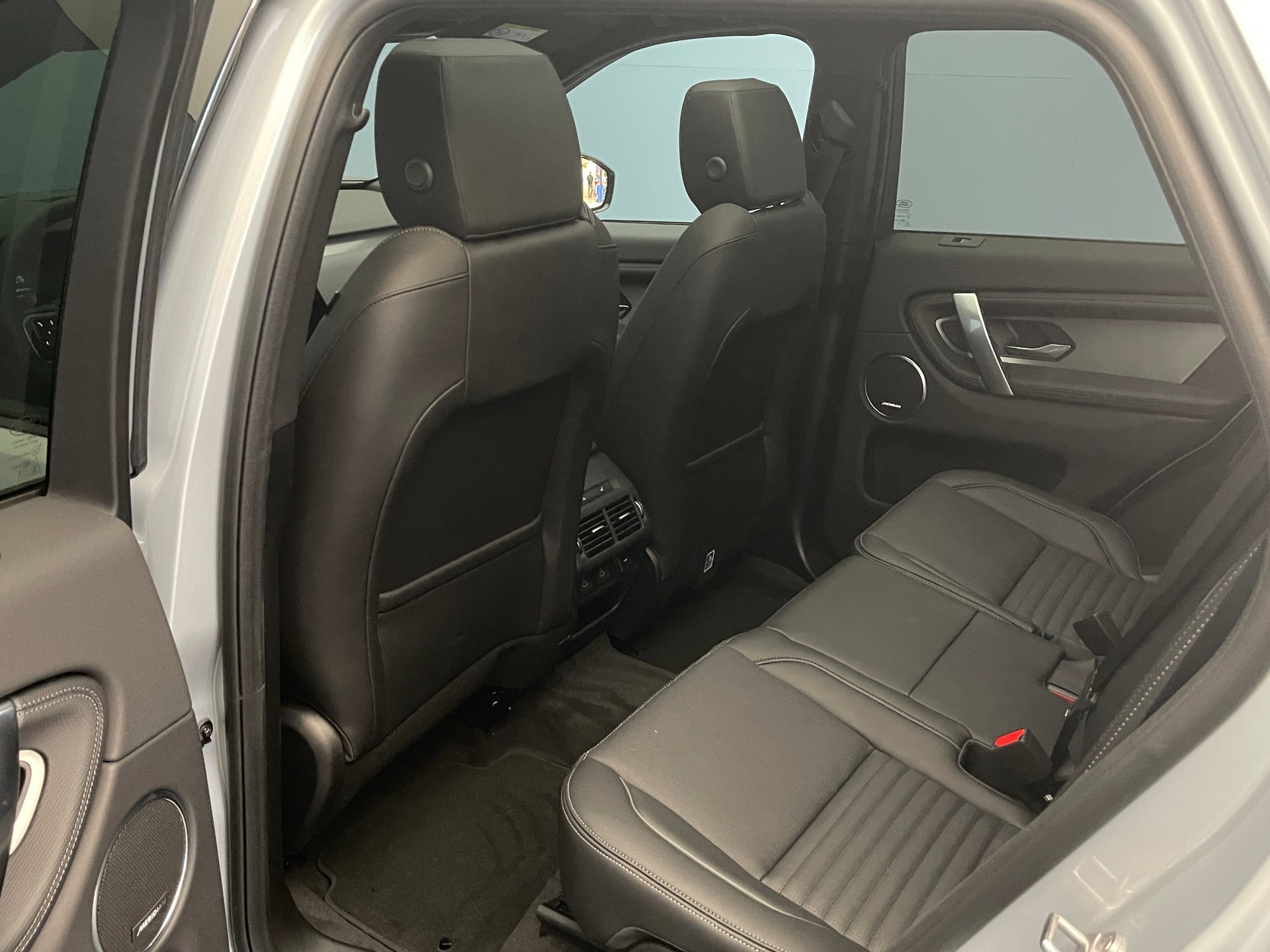 LAND ROVER Discovery Sport 1.5 T 270e Dynamic SE-image-10