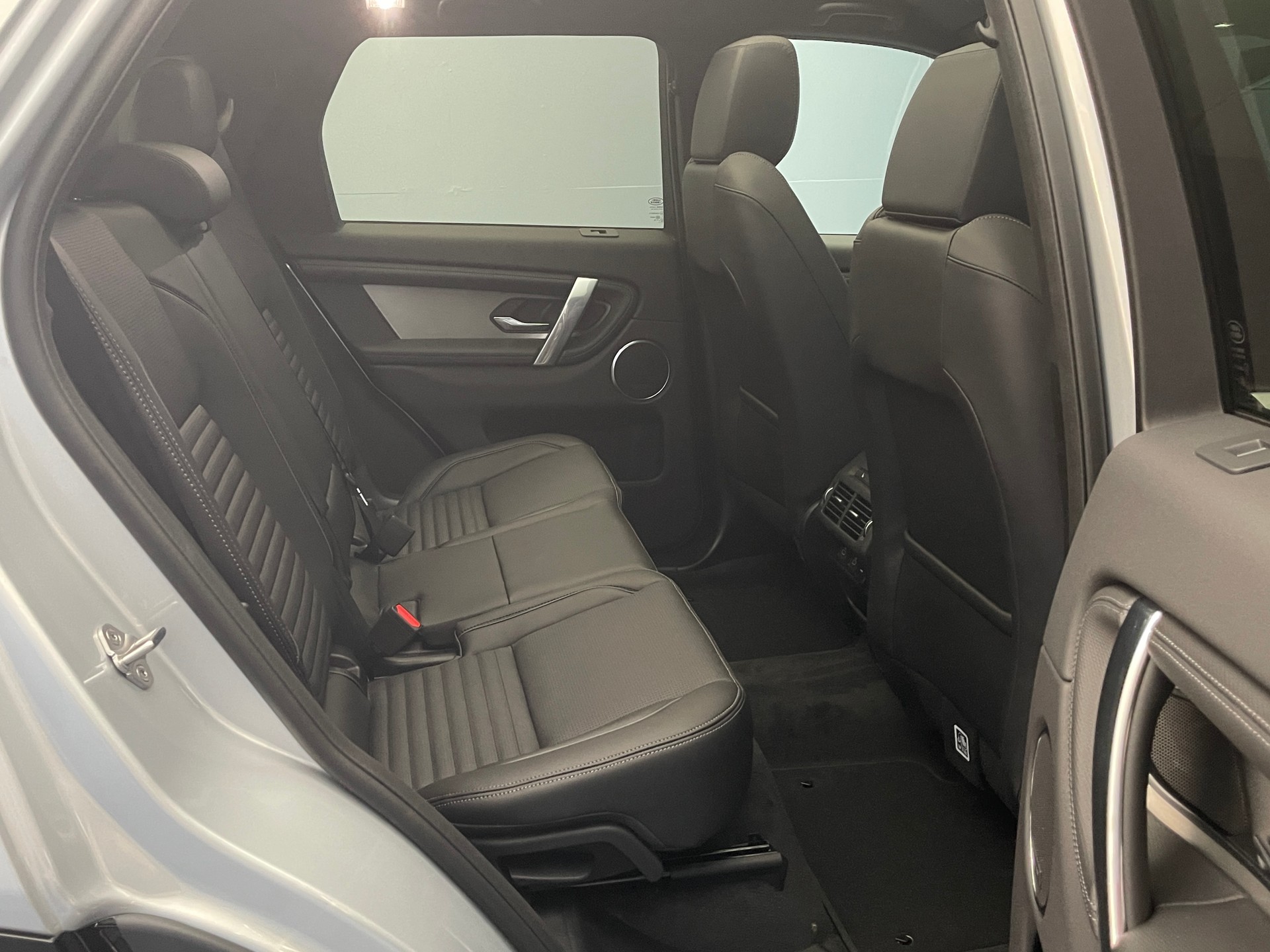 LAND ROVER Discovery Sport 1.5 T 270e Dynamic SE-image-9