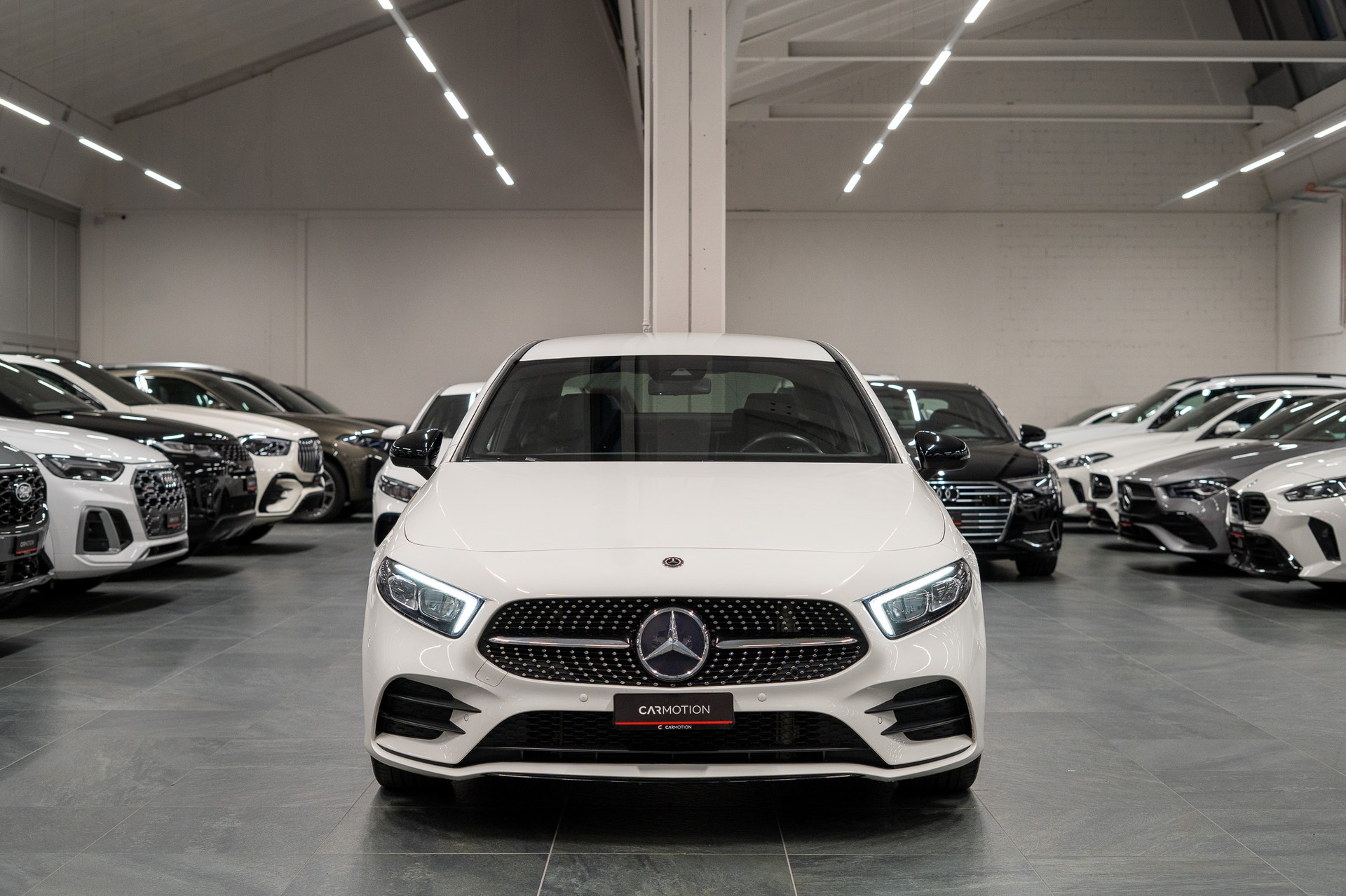 MERCEDES-BENZ A 180 d AMG Line Limousine / Rückfahrkamera / Ambientebeleuchtung / Sitzheizung-showroom-element-1