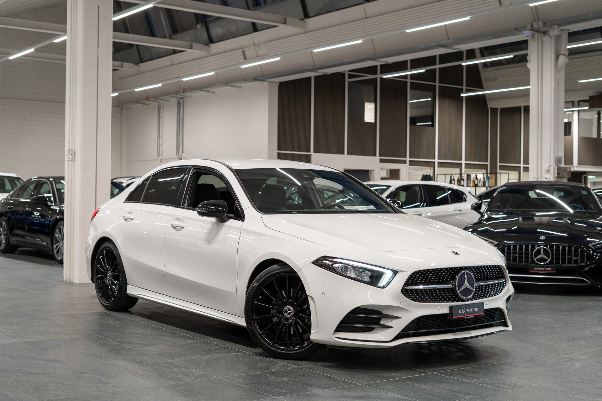 MERCEDES-BENZ A 180 d AMG Line Limousine / Rückfahrkamera / Ambientebeleuchtung / Sitzheizung-showroom-element-2