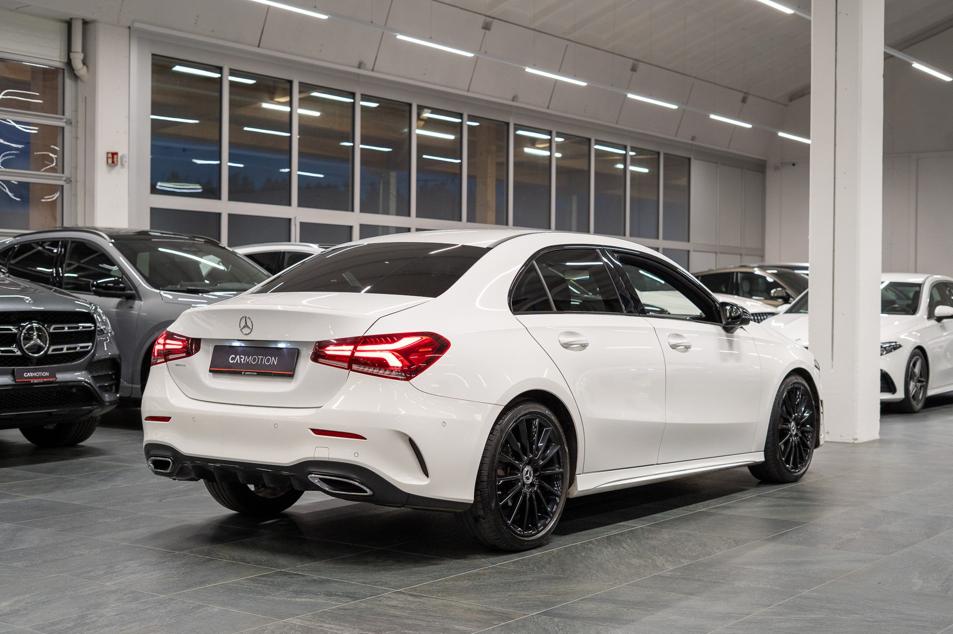 MERCEDES-BENZ A 180 d AMG Line Limousine / Rückfahrkamera / Ambientebeleuchtung / Sitzheizung-showroom-element-3