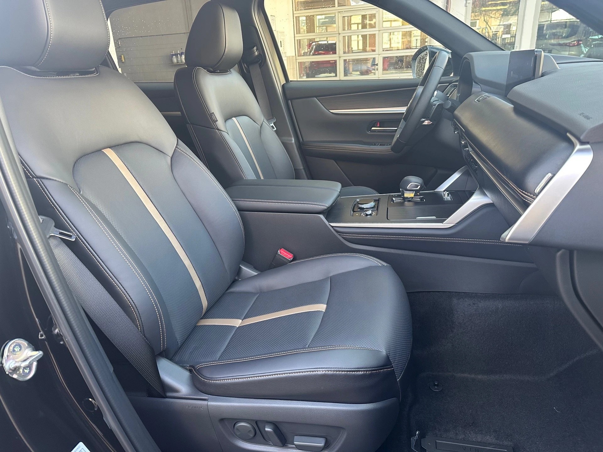 MAZDA CX-60 e-Skyactiv PHEV 327 AWD Homura Plus-image-7