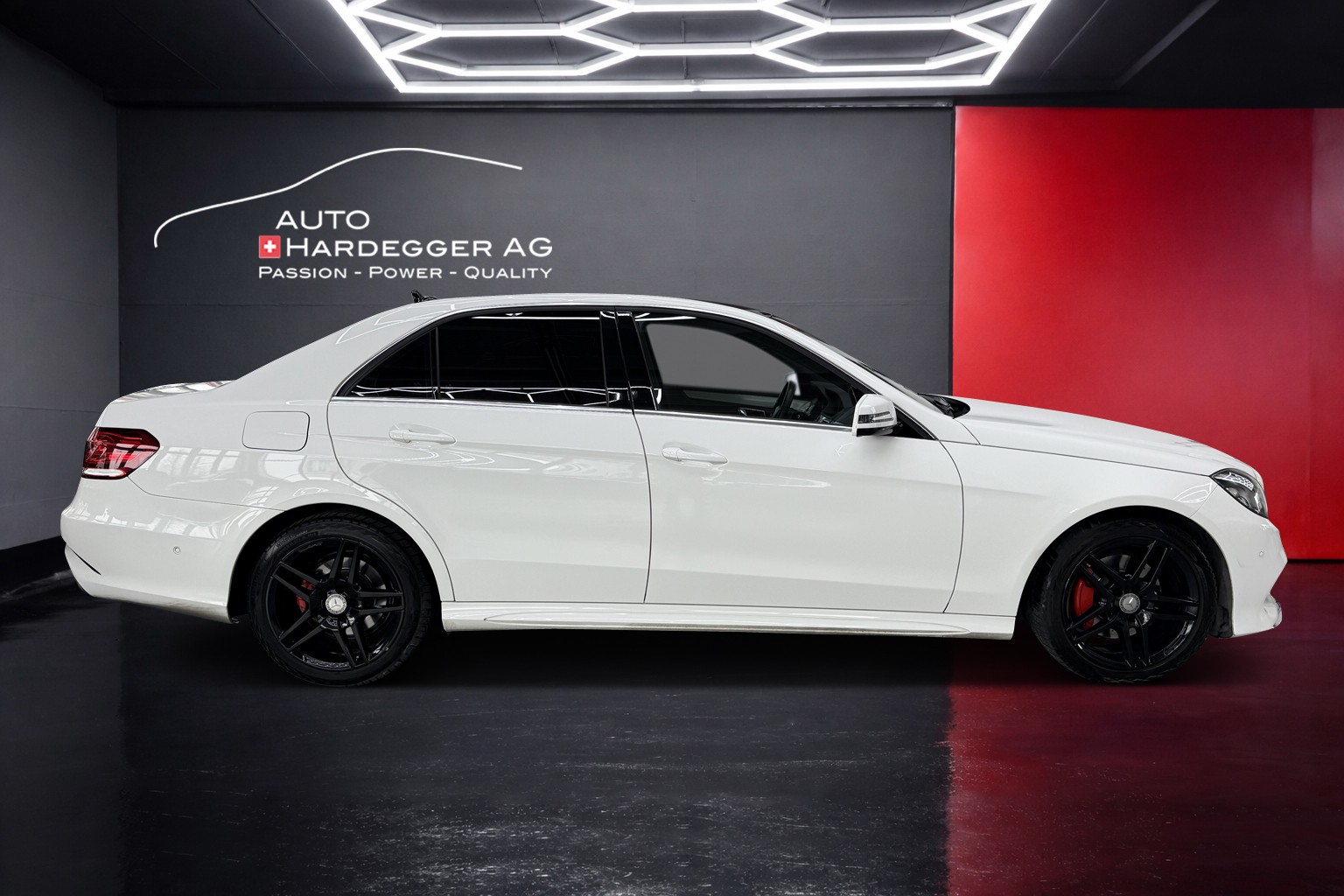 MERCEDES-BENZ E 220 BlueTEC 4Matic AMG Line 7G-Tronic - CH-Auto / Garantie / MFK u. Service frisch!-showroom-element-2