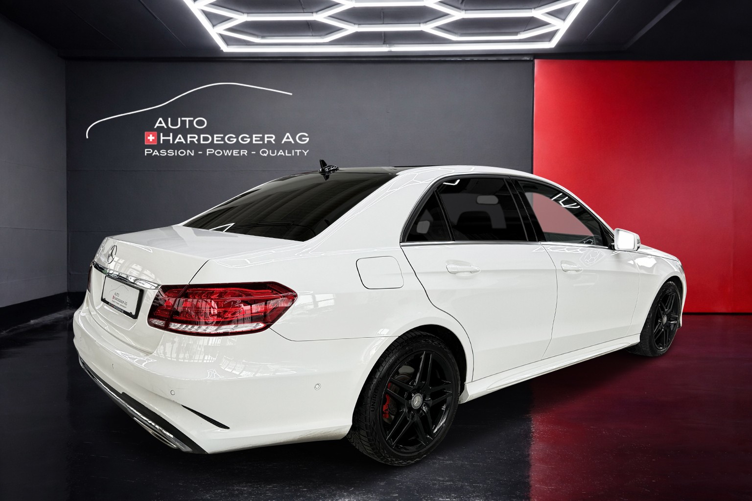 MERCEDES-BENZ E 220 BlueTEC 4Matic AMG Line 7G-Tronic - CH-Auto / Garantie / MFK u. Service frisch!-showroom-element-1