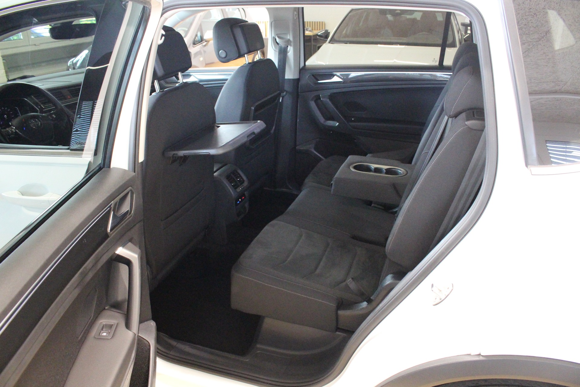 VW Tiguan Allspace 2.0 TDI SCR R-Line 4-Motion DSG 200PS*MFK 21.05.26 *7-Plätzer *elektr. Anhänherkupplung *Standheizung-image-10
