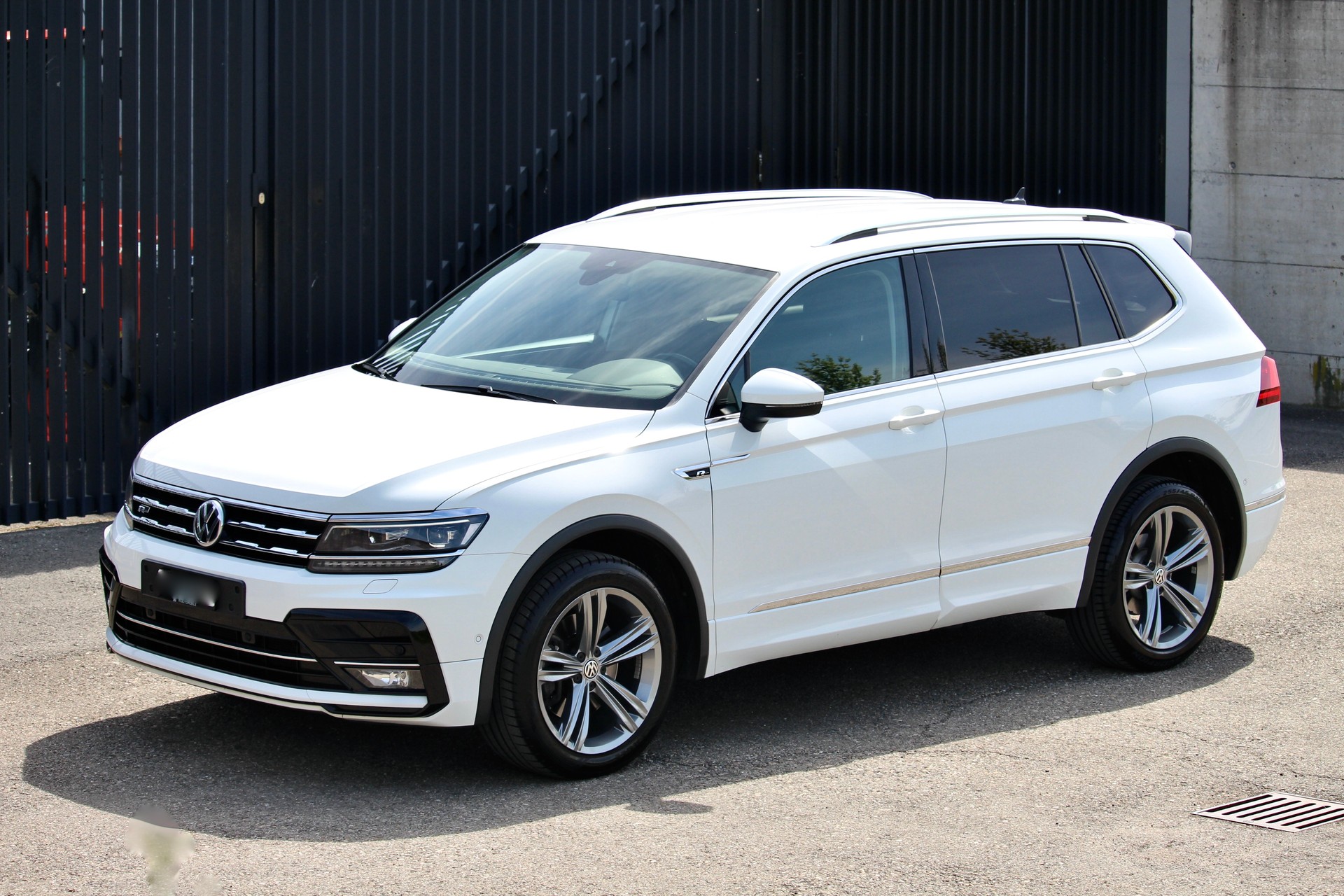 VW Tiguan Allspace 2.0 TDI SCR R-Line 4-Motion DSG 200PS*MFK 21.05.26 *7-Plätzer *elektr. Anhänherkupplung *Standheizung-showroom-element-1