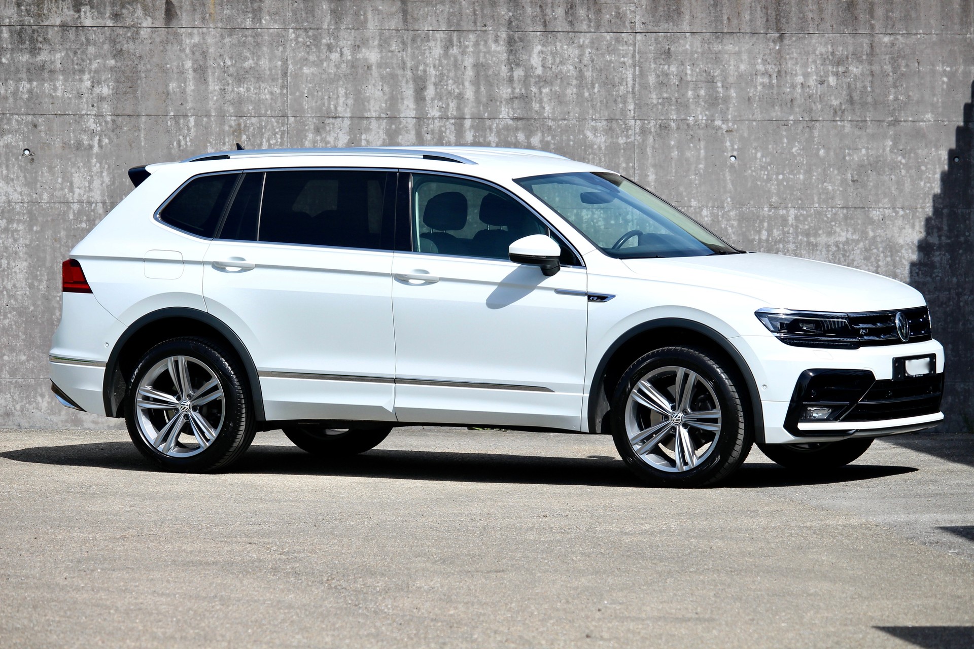 VW Tiguan Allspace 2.0 TDI SCR R-Line 4-Motion DSG 200PS*MFK 21.05.26 *7-Plätzer *elektr. Anhänherkupplung *Standheizung-showroom-element-2