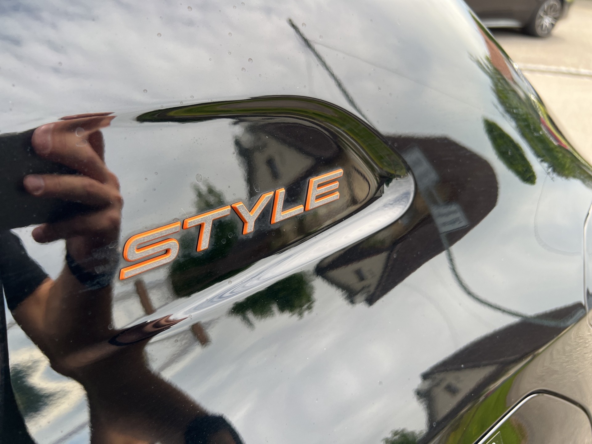 PEUGEOT 208 1.2 Hybrid Style-image-32