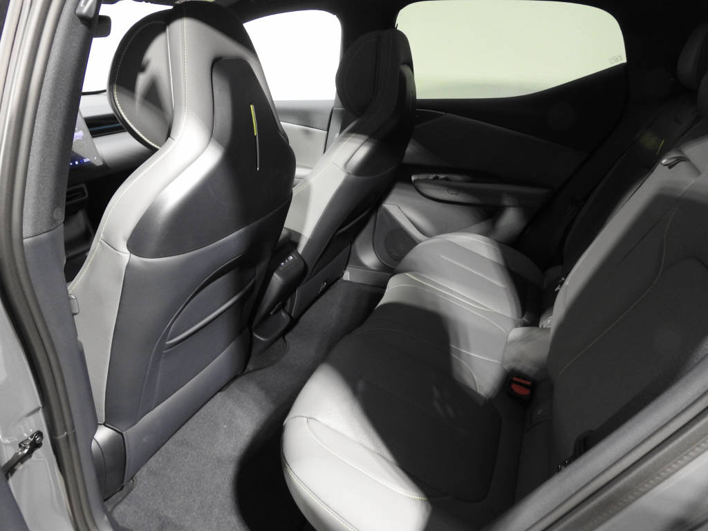 LYNK & CO 02-image-12