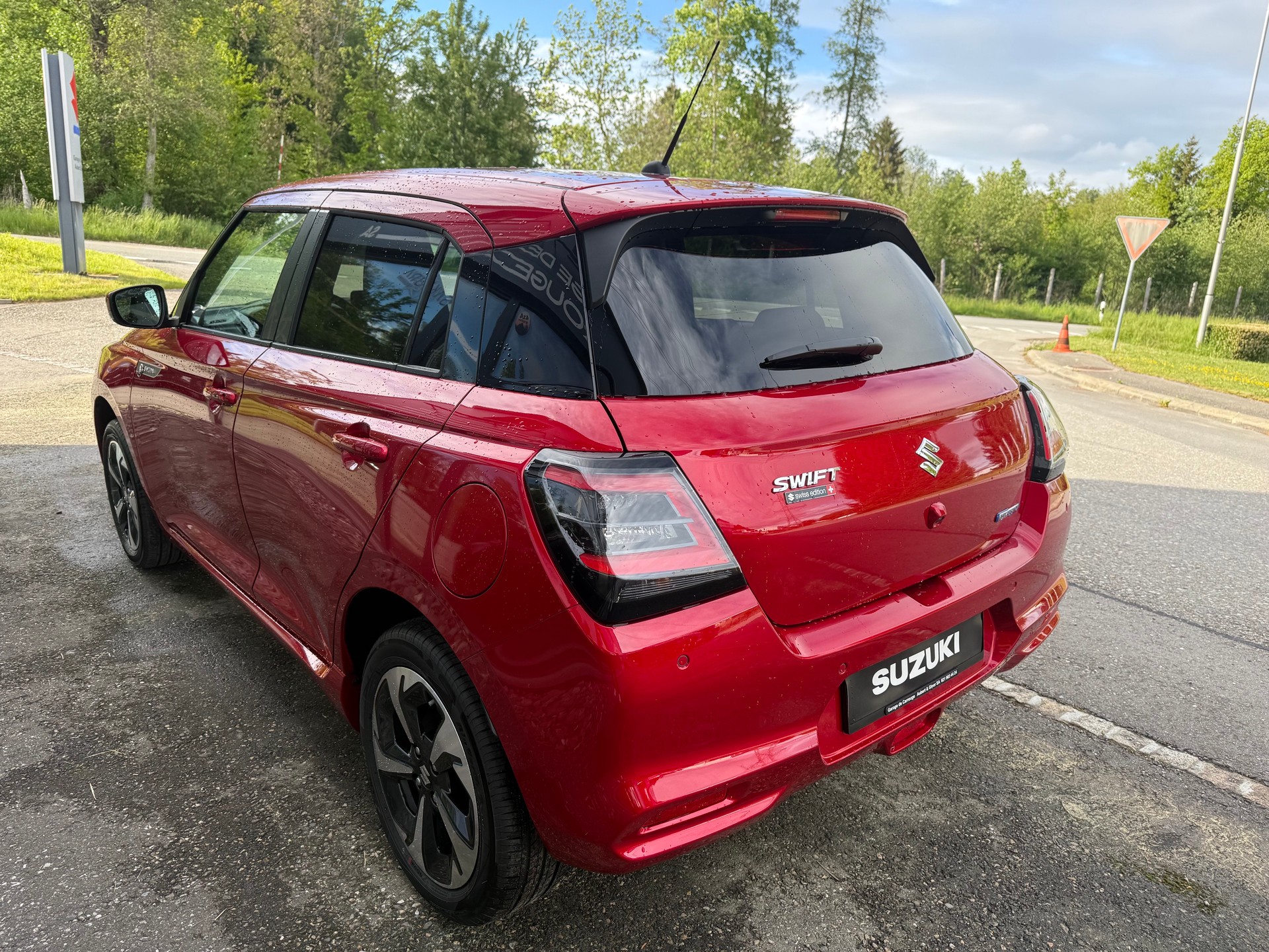 SUZUKI Swift 1.2 Sakura Top Hybrid 4x4-image-3