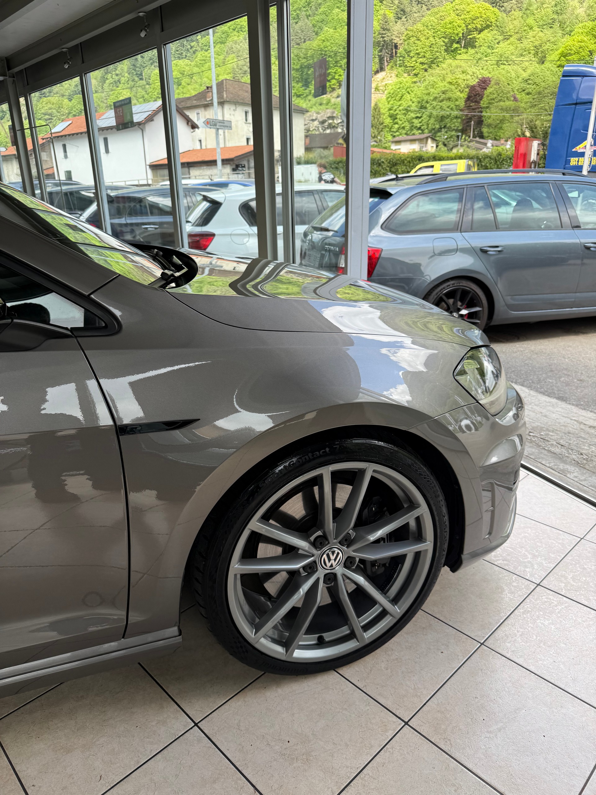 VW Golf 2.0 TSI R 4Motion DSG-image-7