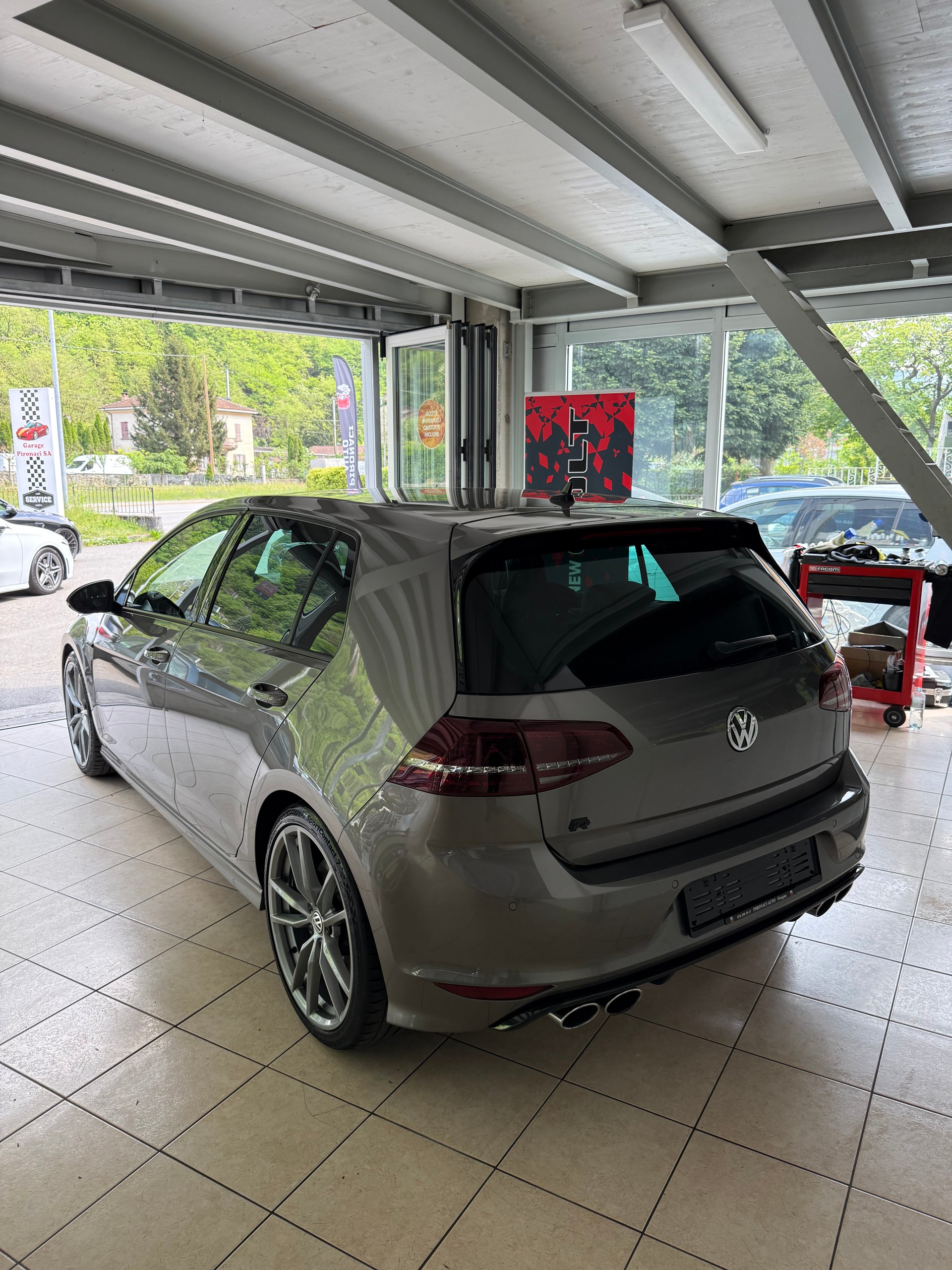 VW Golf 2.0 TSI R 4Motion DSG-image-4