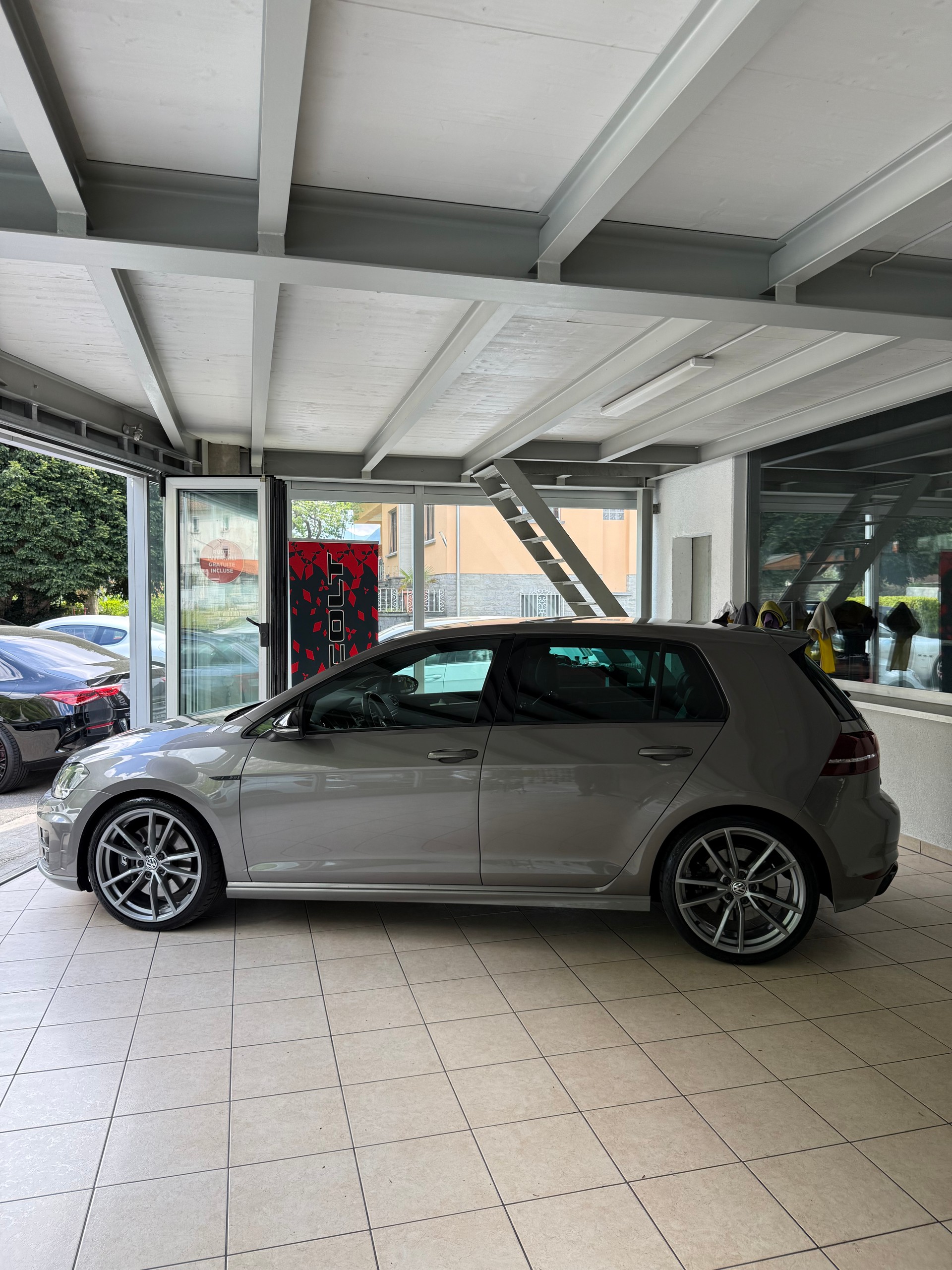 VW Golf 2.0 TSI R 4Motion DSG-image-2