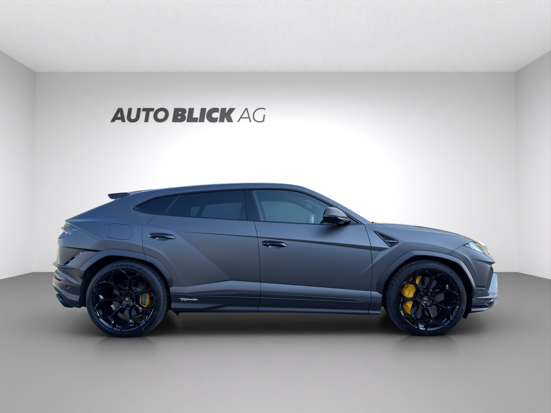 LAMBORGHINI Urus E-Gear Pearl Capsule-showroom-element-3