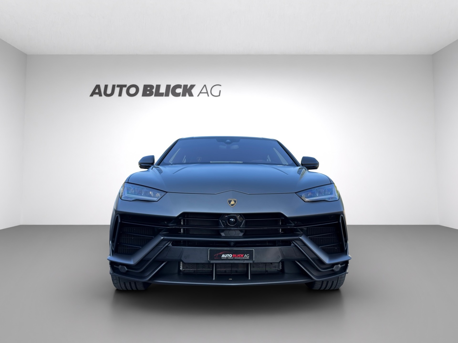 LAMBORGHINI Urus E-Gear Pearl Capsule-showroom-element-2