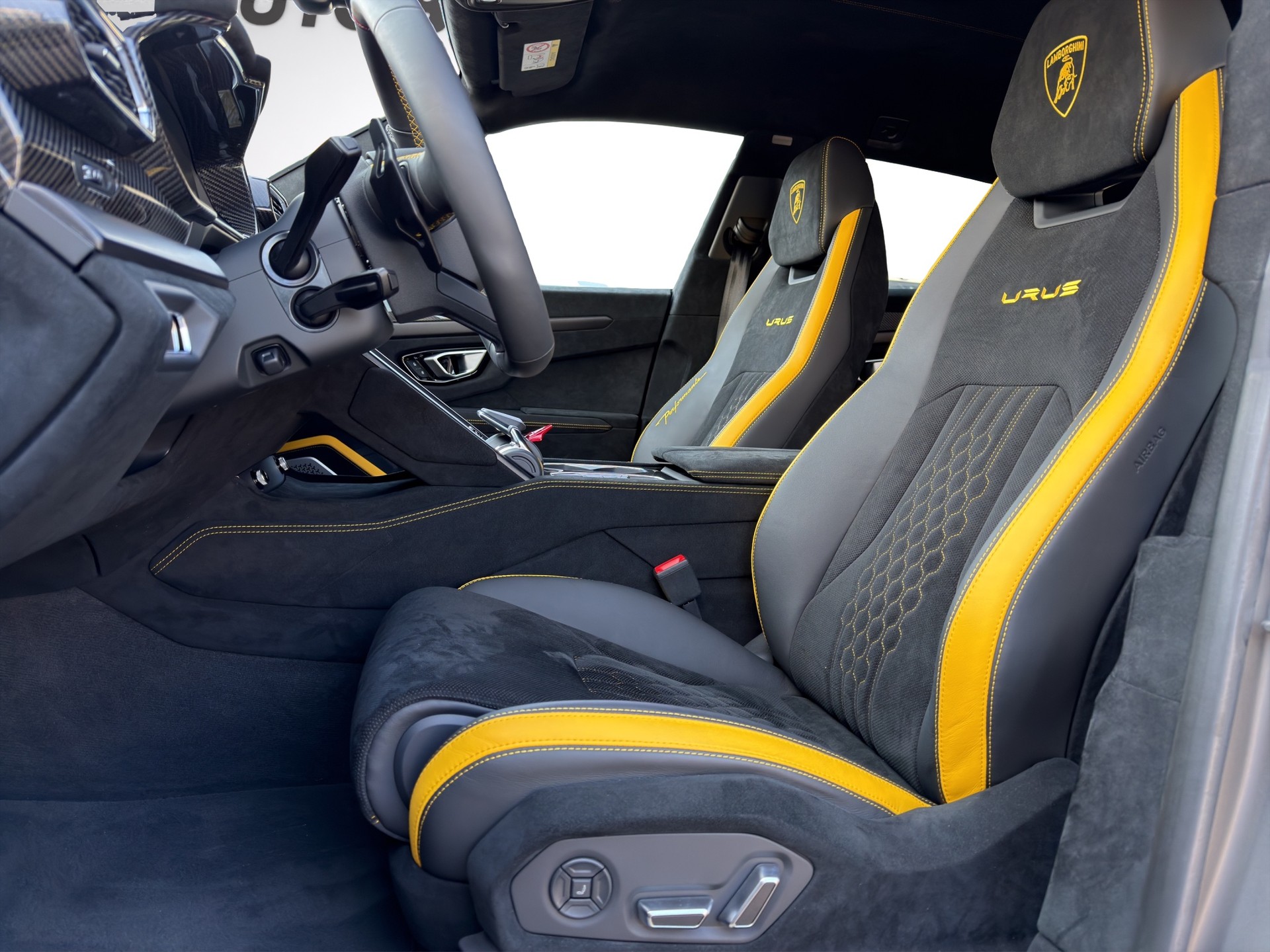 LAMBORGHINI Urus E-Gear Pearl Capsule-image-9