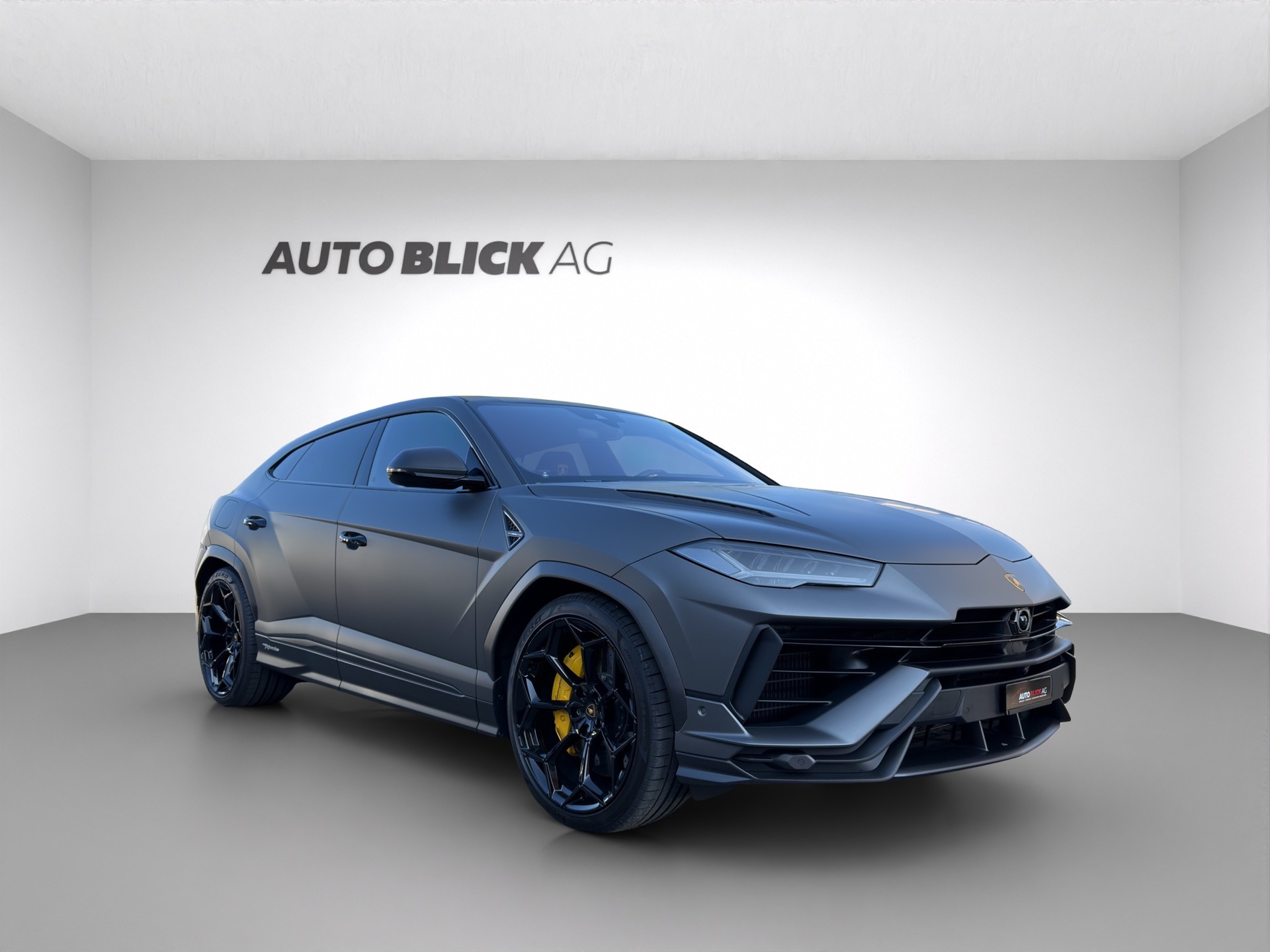 LAMBORGHINI Urus E-Gear Pearl Capsule-showroom-element-1