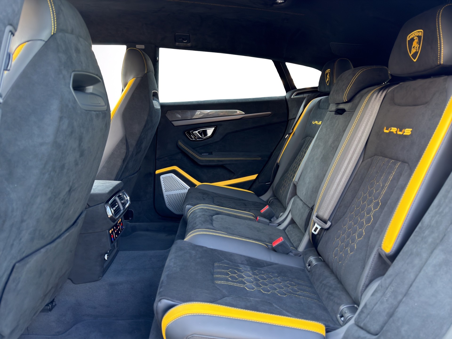 LAMBORGHINI Urus E-Gear Pearl Capsule-image-14