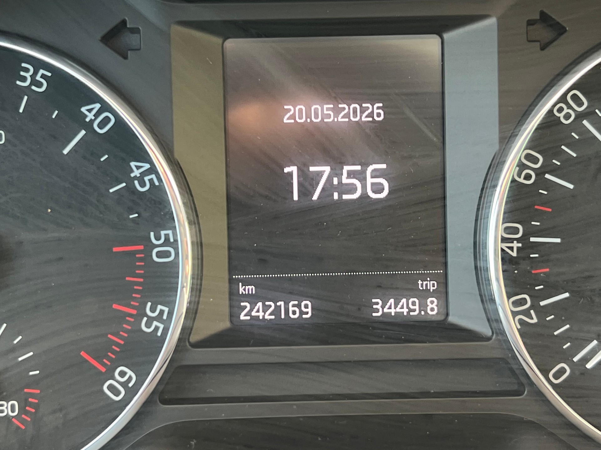 SKODA Octavia Combi 2.0 TDI Swiss Edition DSG-image-14