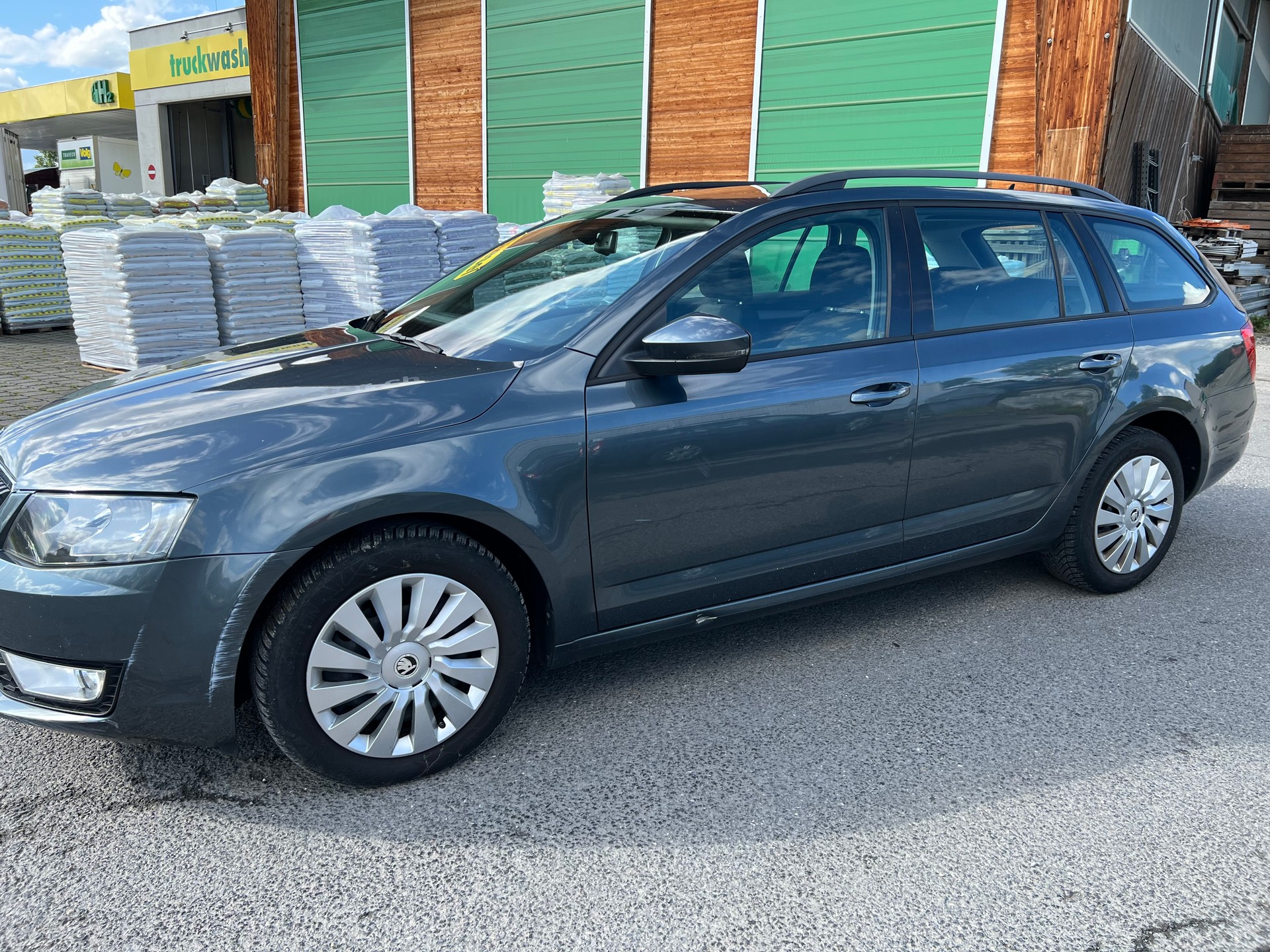 SKODA Octavia Combi 2.0 TDI Swiss Edition DSG-image-1