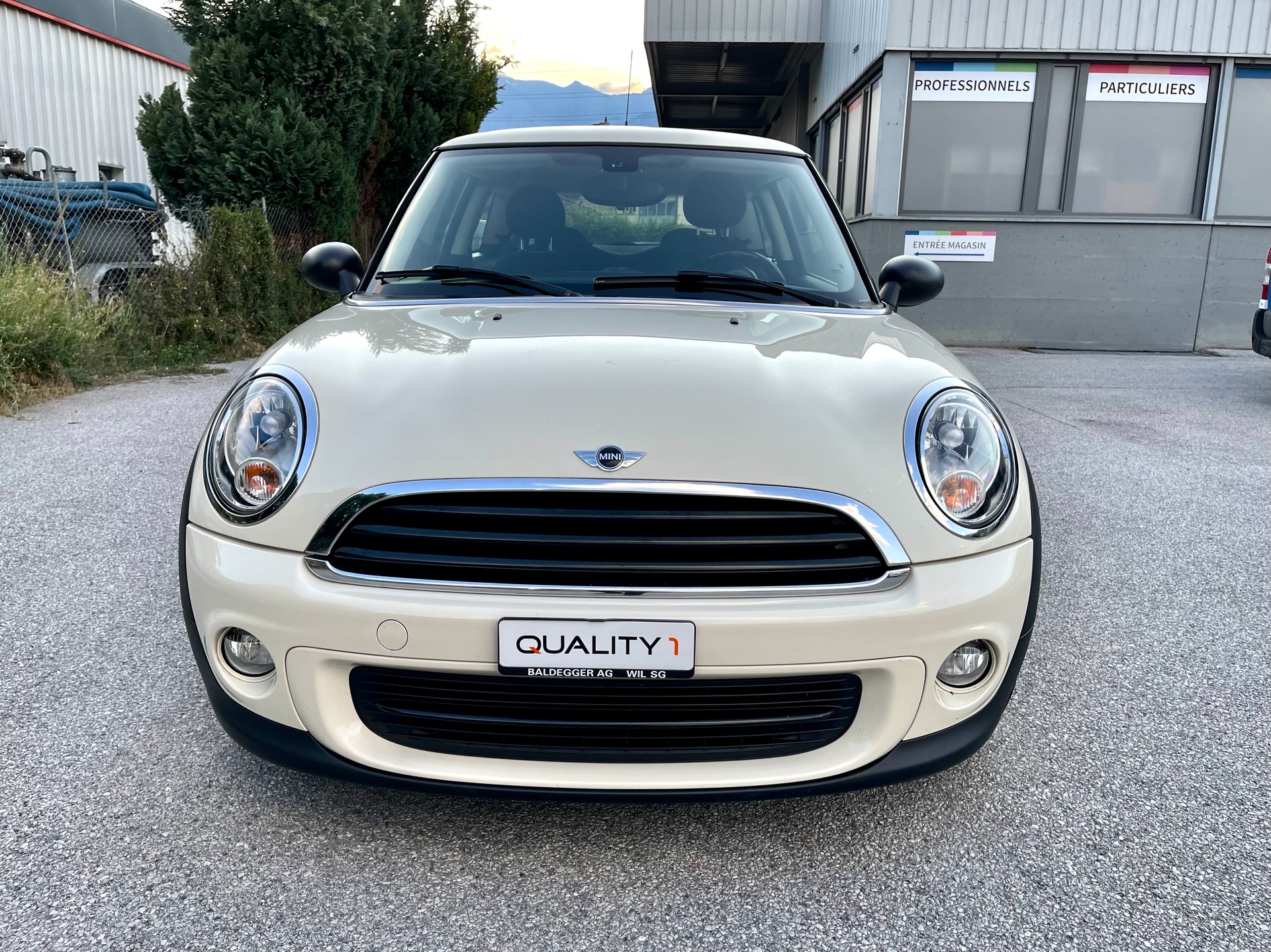 MINI One Ray-showroom-element-3