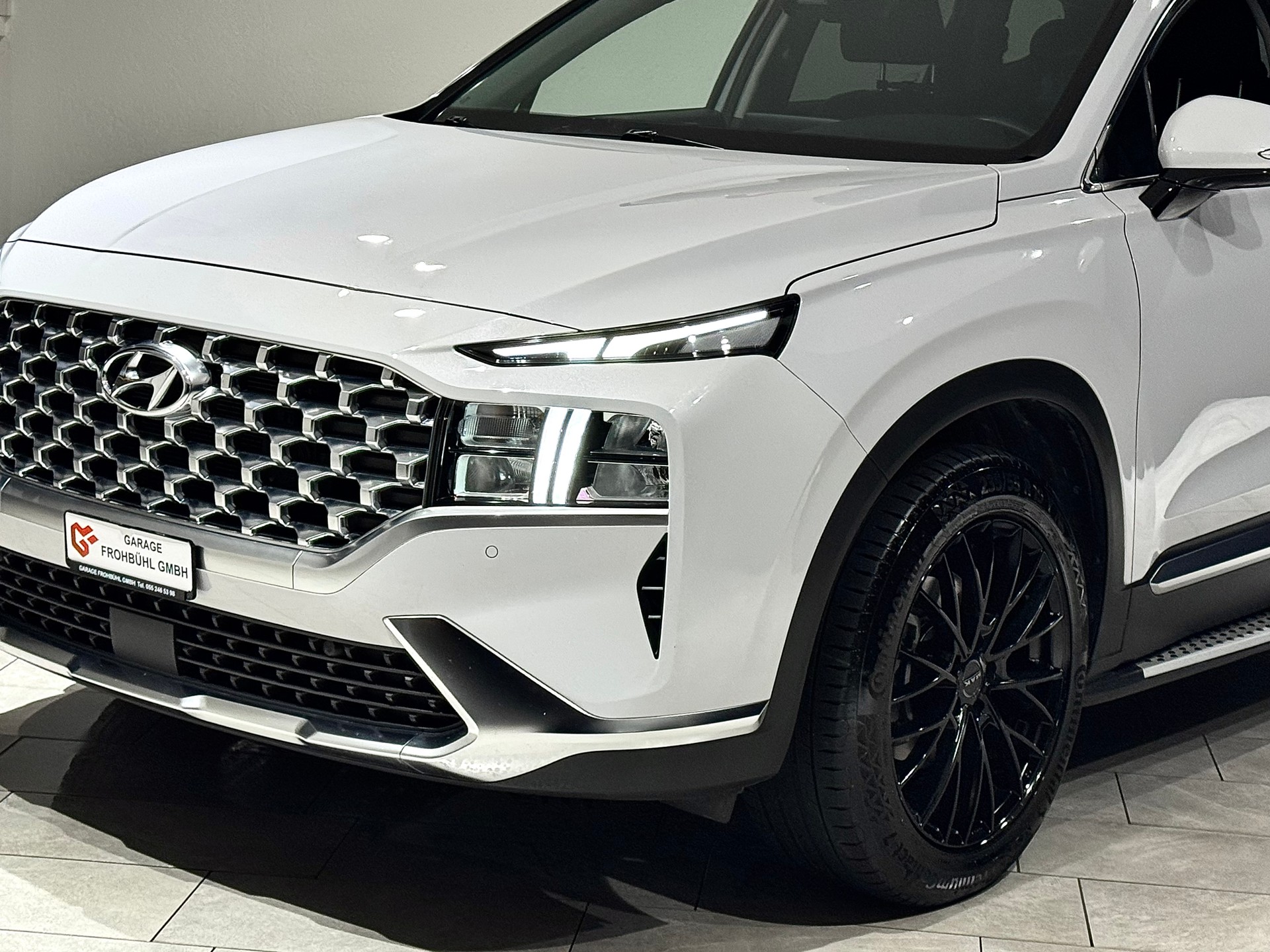HYUNDAI Santa Fe 1.6 T-GDi HEV Amplia 4WD Automatic | 1.Hand | Inkl. Dachbox | Werksgarantie |-image-9