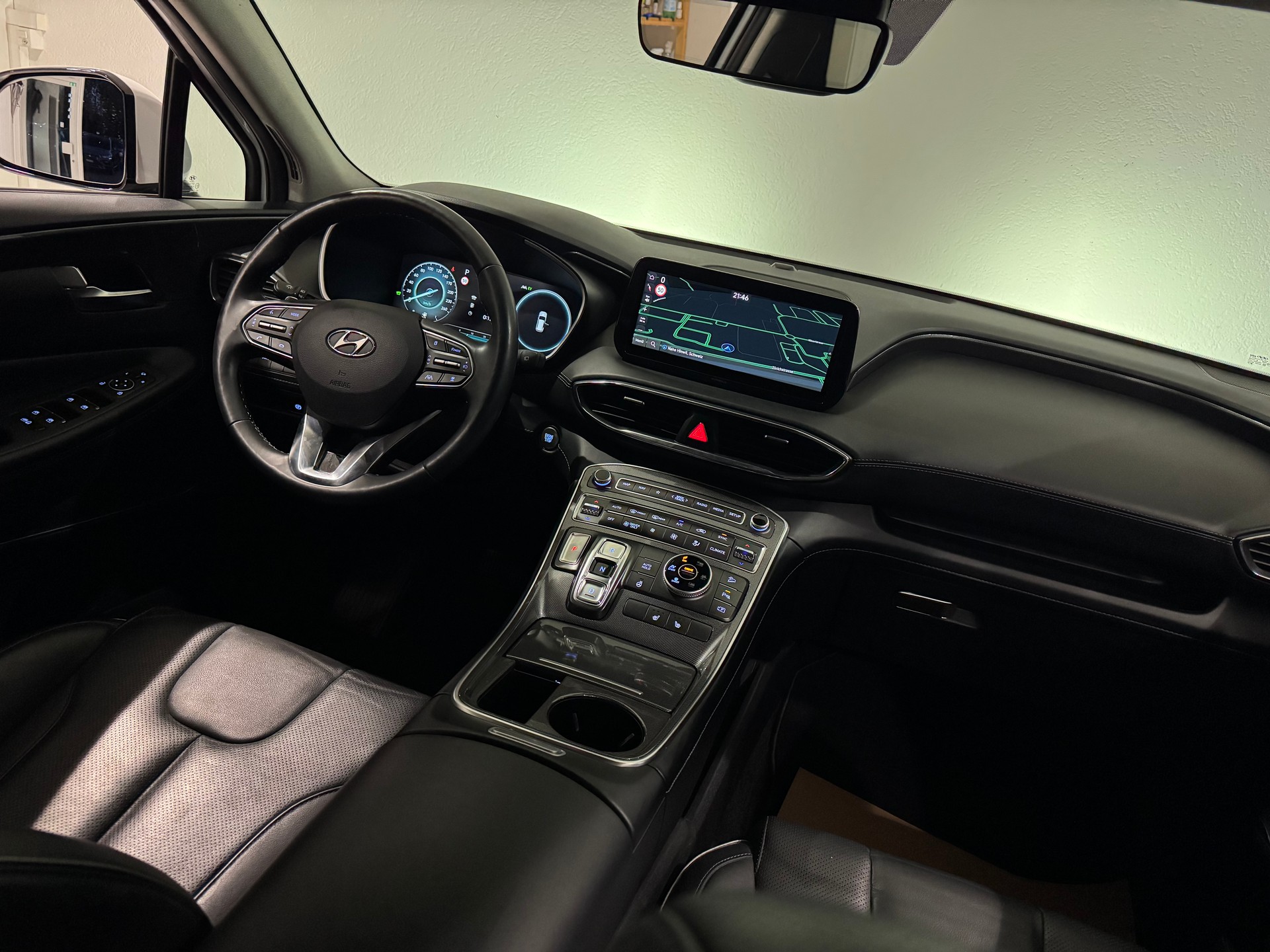 HYUNDAI Santa Fe 1.6 T-GDi HEV Amplia 4WD Automatic | 1.Hand | Inkl. Dachbox | Werksgarantie |-image-17