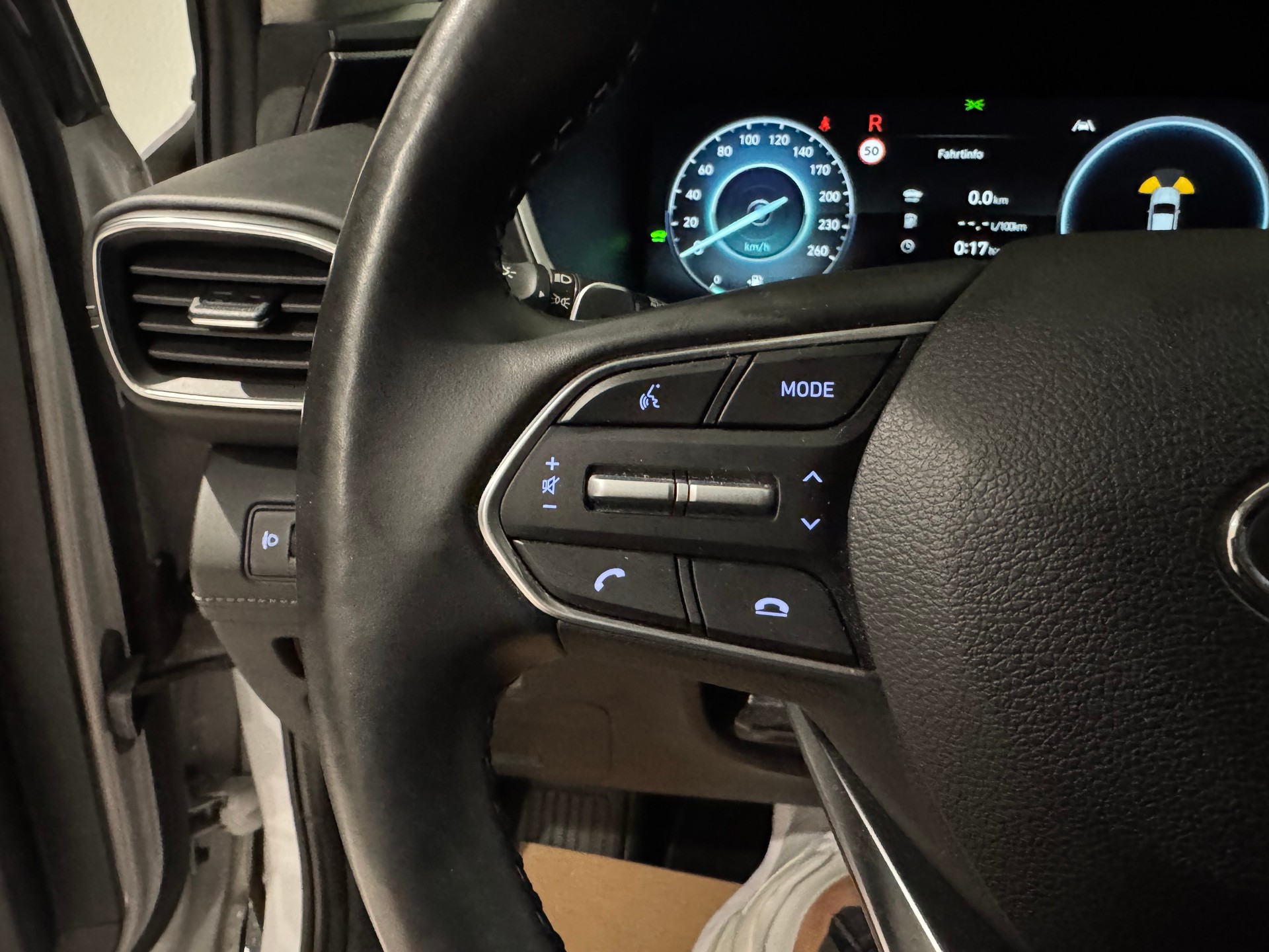 HYUNDAI Santa Fe 1.6 T-GDi HEV Amplia 4WD Automatic | 1.Hand | Inkl. Dachbox | Werksgarantie |-image-20