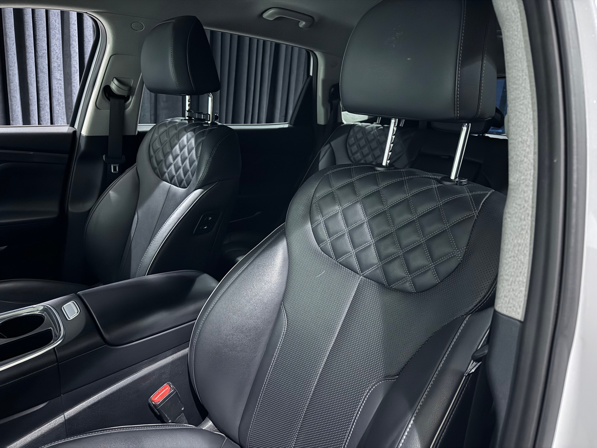 HYUNDAI Santa Fe 1.6 T-GDi HEV Amplia 4WD Automatic | 1.Hand | Inkl. Dachbox | Werksgarantie |-image-12