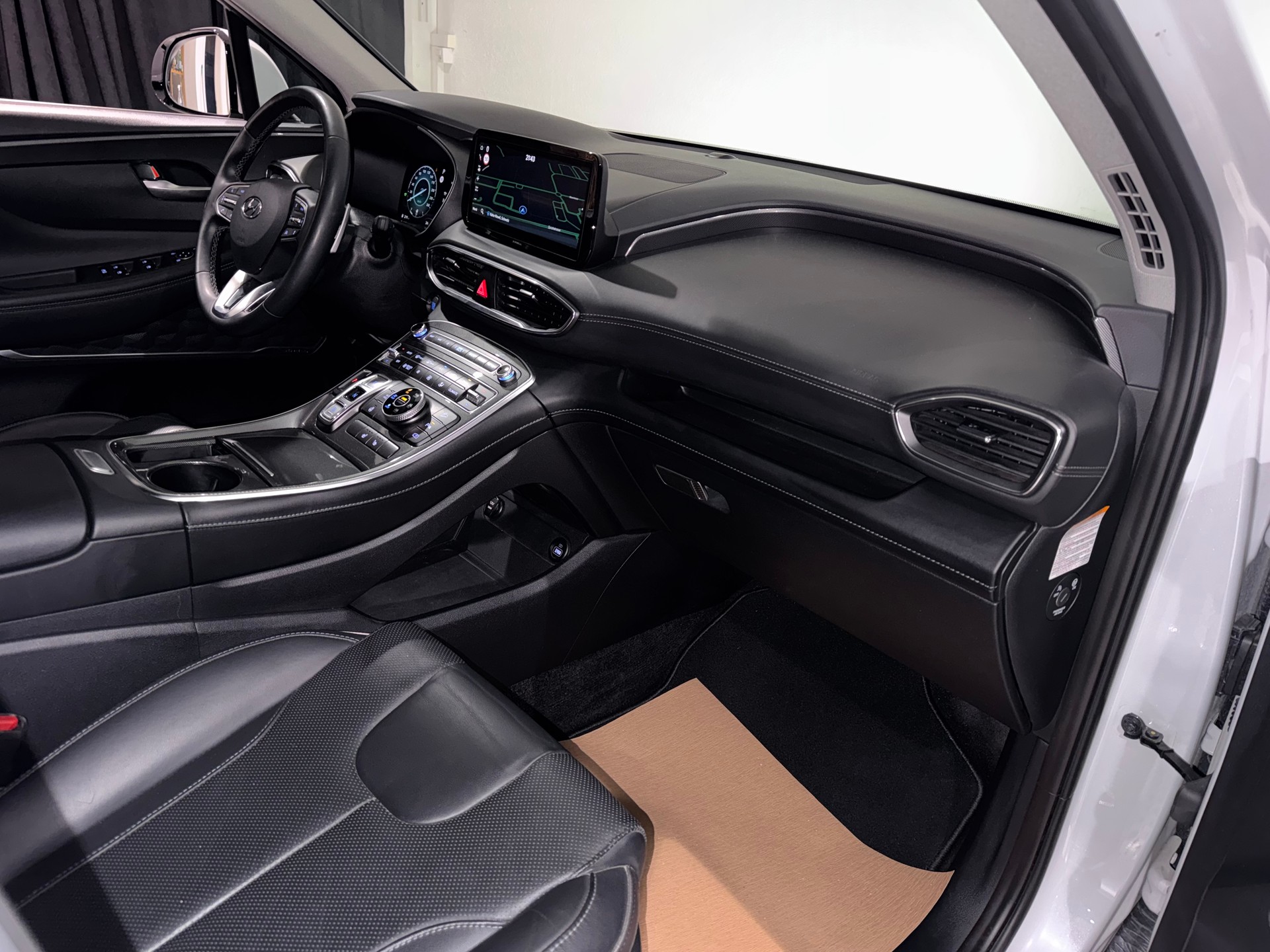 HYUNDAI Santa Fe 1.6 T-GDi HEV Amplia 4WD Automatic | 1.Hand | Inkl. Dachbox | Werksgarantie |-image-13