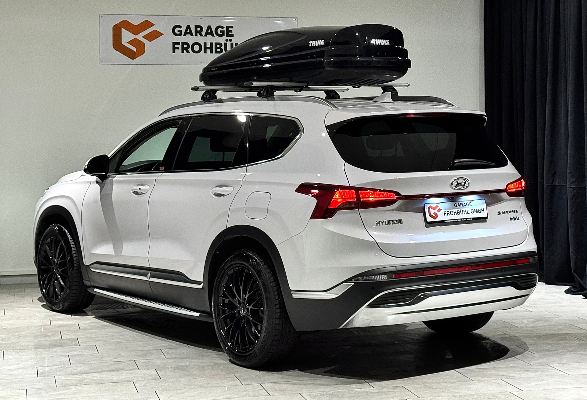 HYUNDAI Santa Fe 1.6 T-GDi HEV Amplia 4WD Automatic | 1.Hand | Inkl. Dachbox | Werksgarantie |-image-4