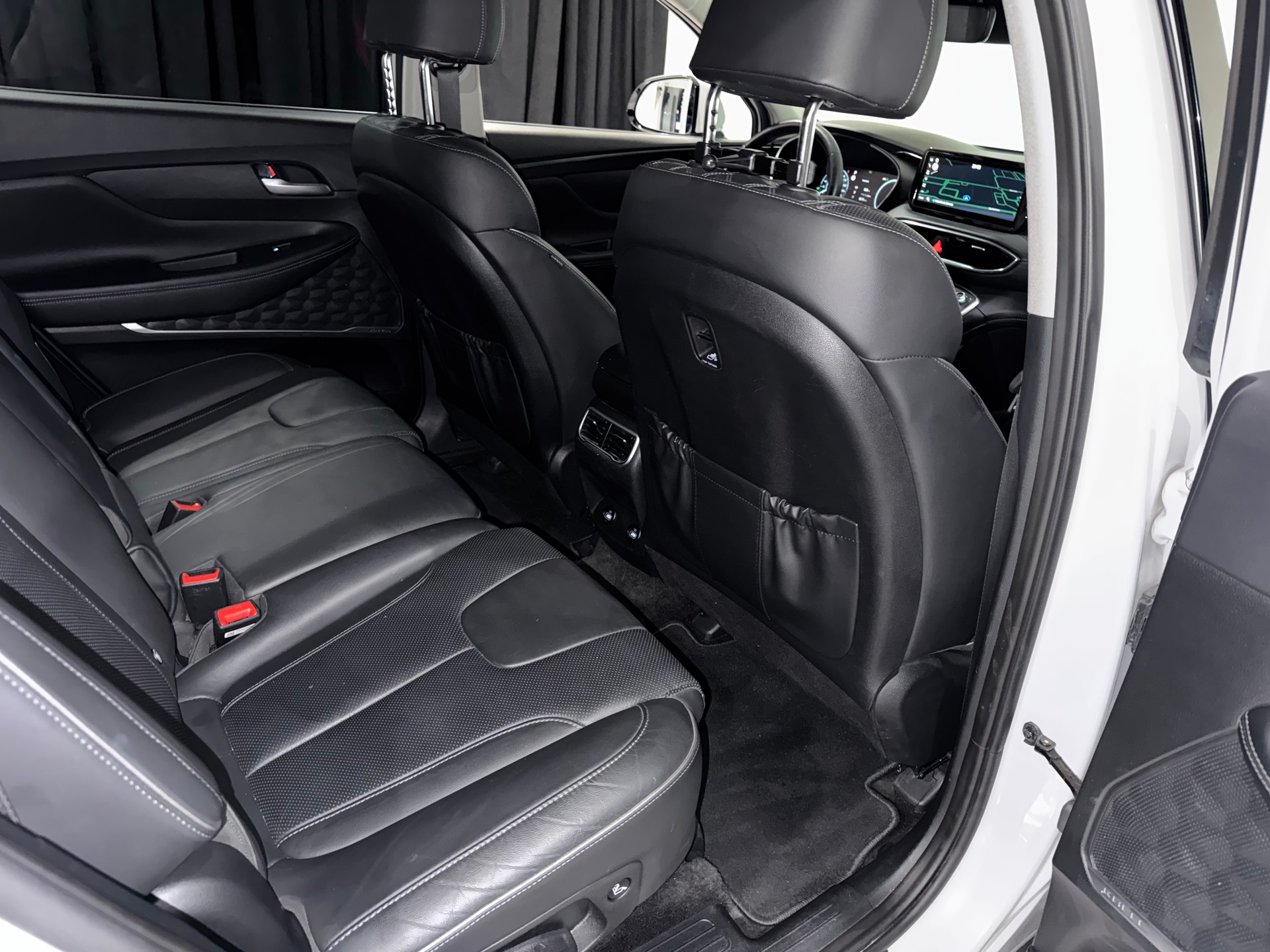 HYUNDAI Santa Fe 1.6 T-GDi HEV Amplia 4WD Automatic | 1.Hand | Inkl. Dachbox | Werksgarantie |-image-15