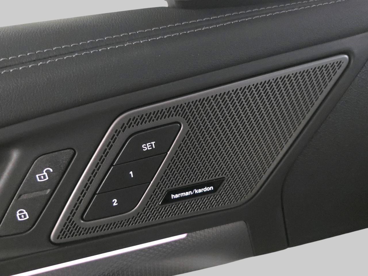 BMW iX1 30 xDrive-image-13