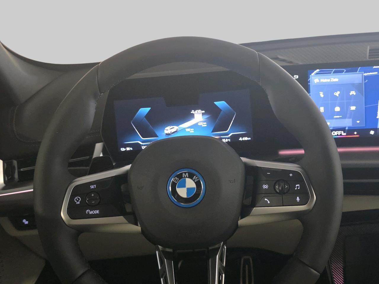 BMW iX1 30 xDrive-image-9