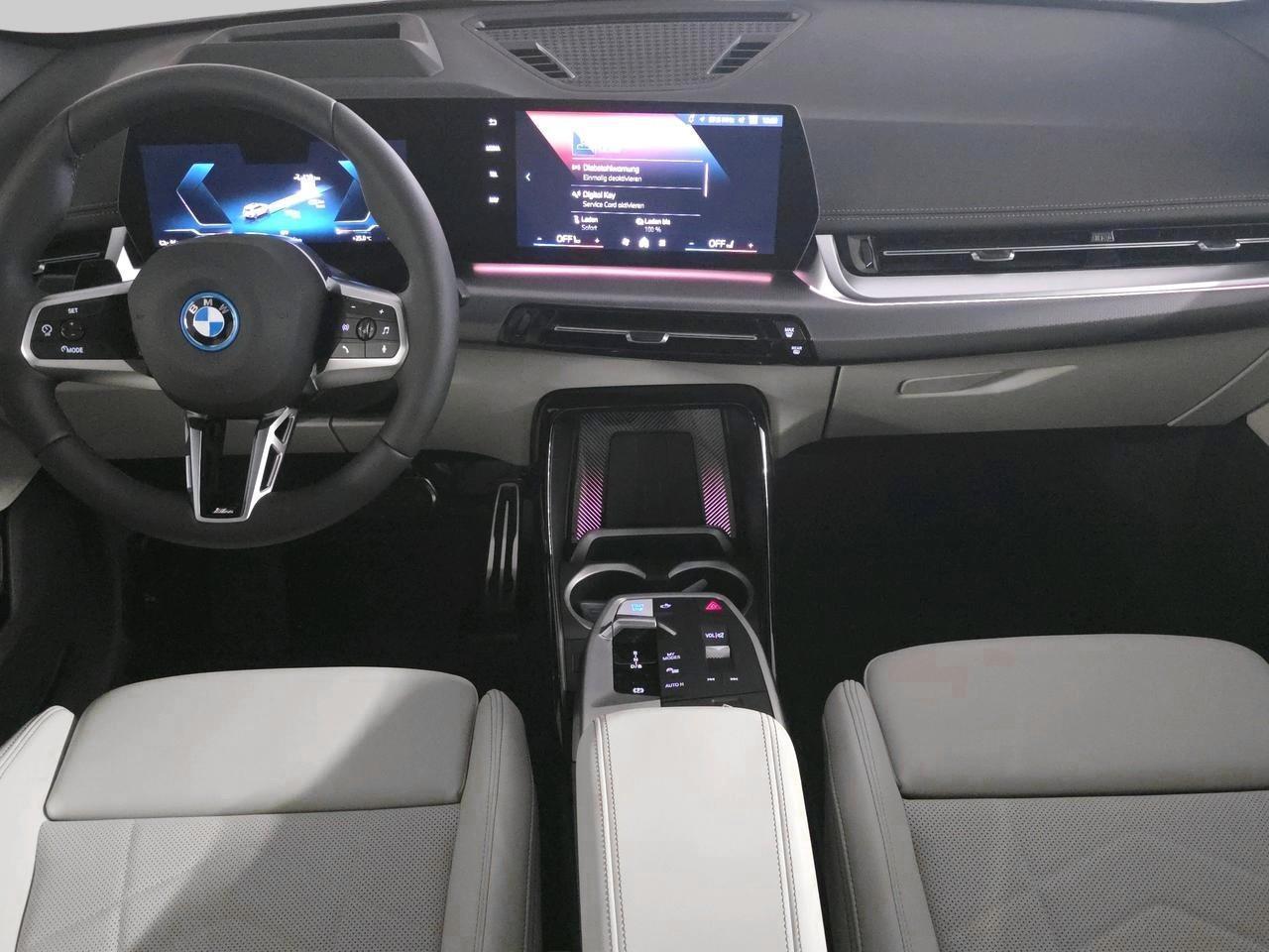 BMW iX1 30 xDrive-image-6