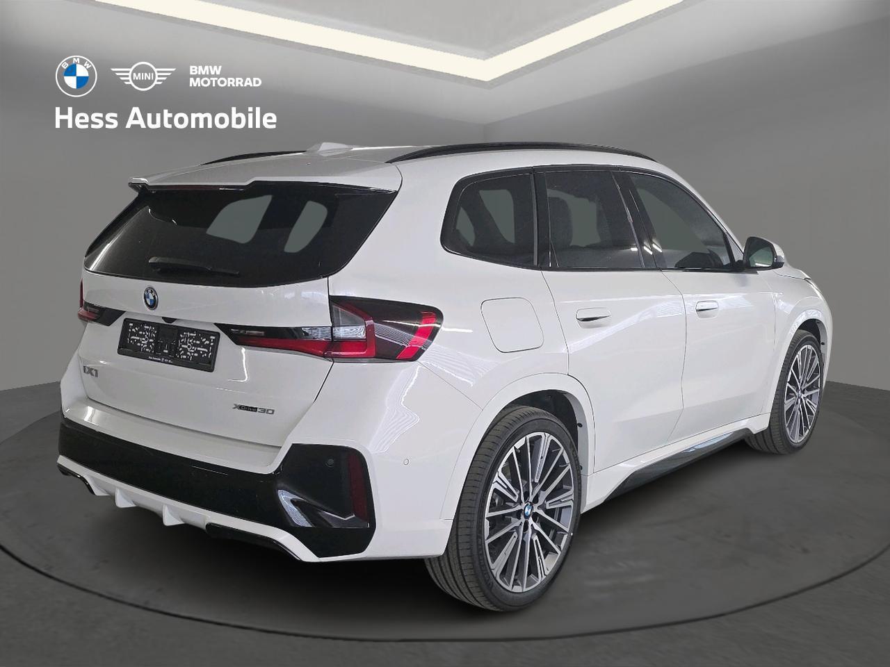 BMW iX1 30 xDrive-showroom-element-1