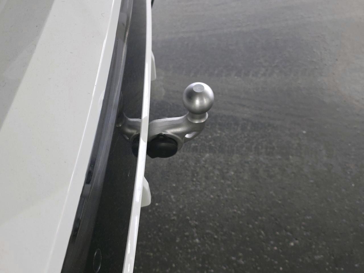 BMW iX1 30 xDrive-image-12