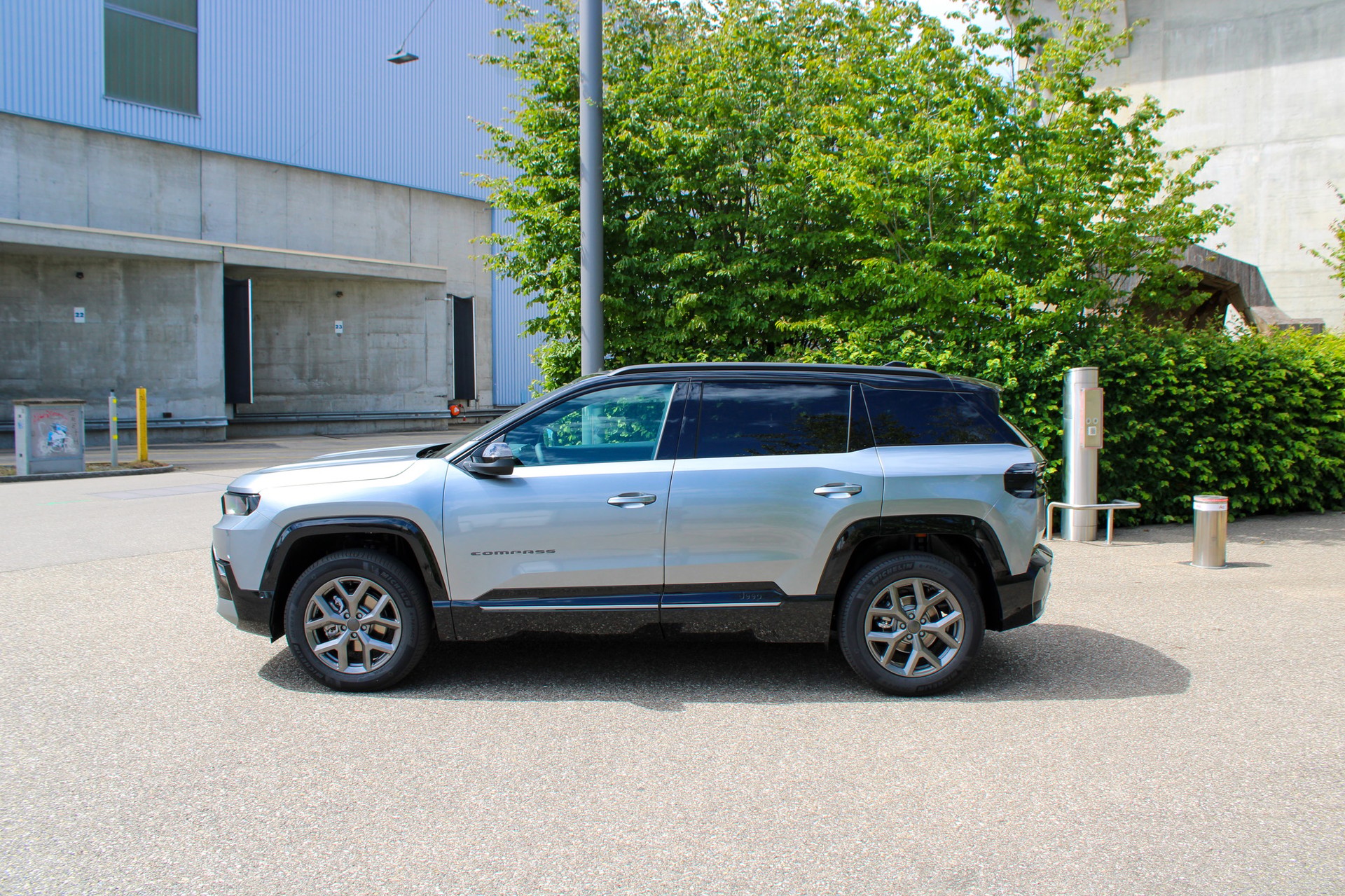 JEEP Compass 1.2 T e-Hybrid First Edition-image-6