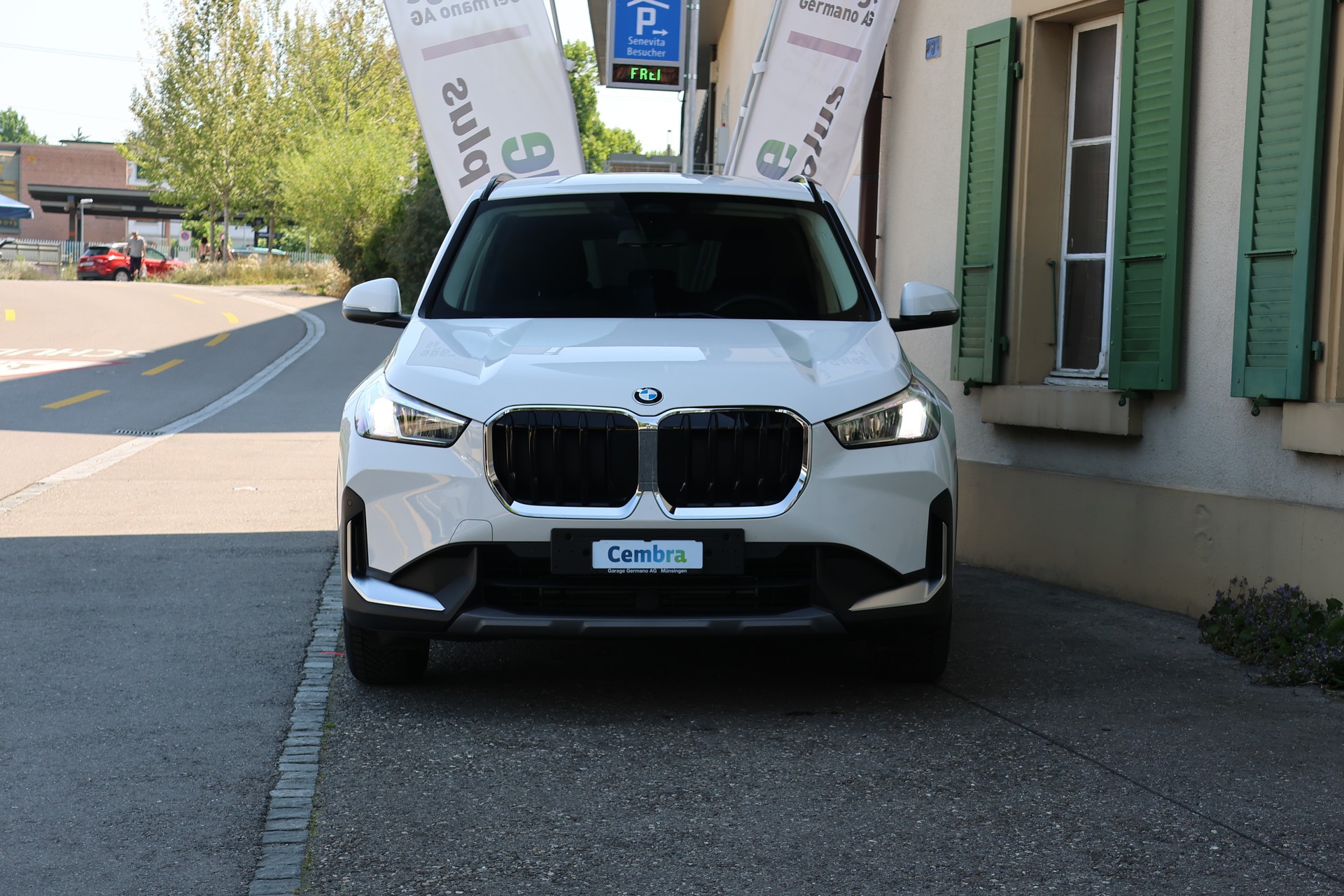 BMW X1 sDrive 20i 48V-showroom-element-1