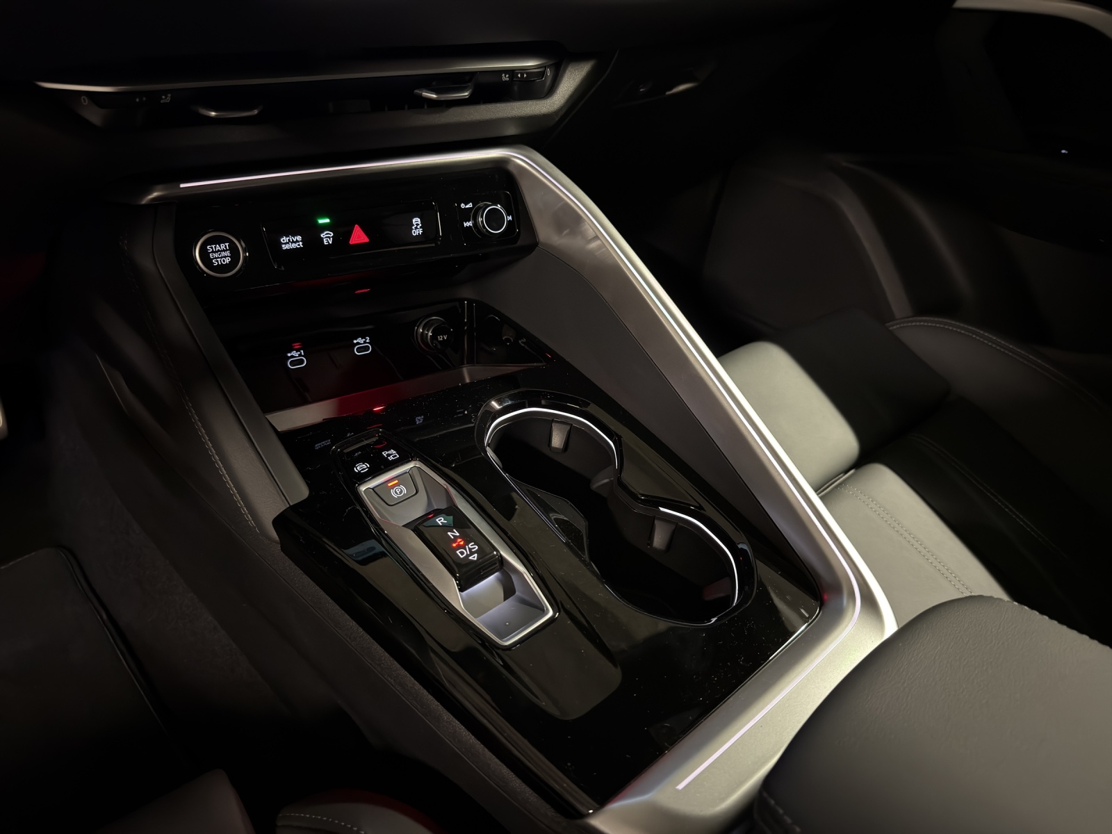 AUDI Q5 e-hybrid quattro 220 kW S-tronic-image-12