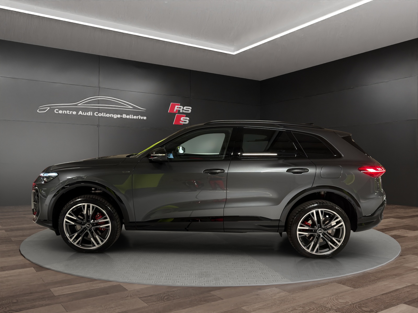AUDI Q5 e-hybrid quattro 220 kW S-tronic-showroom-element-2