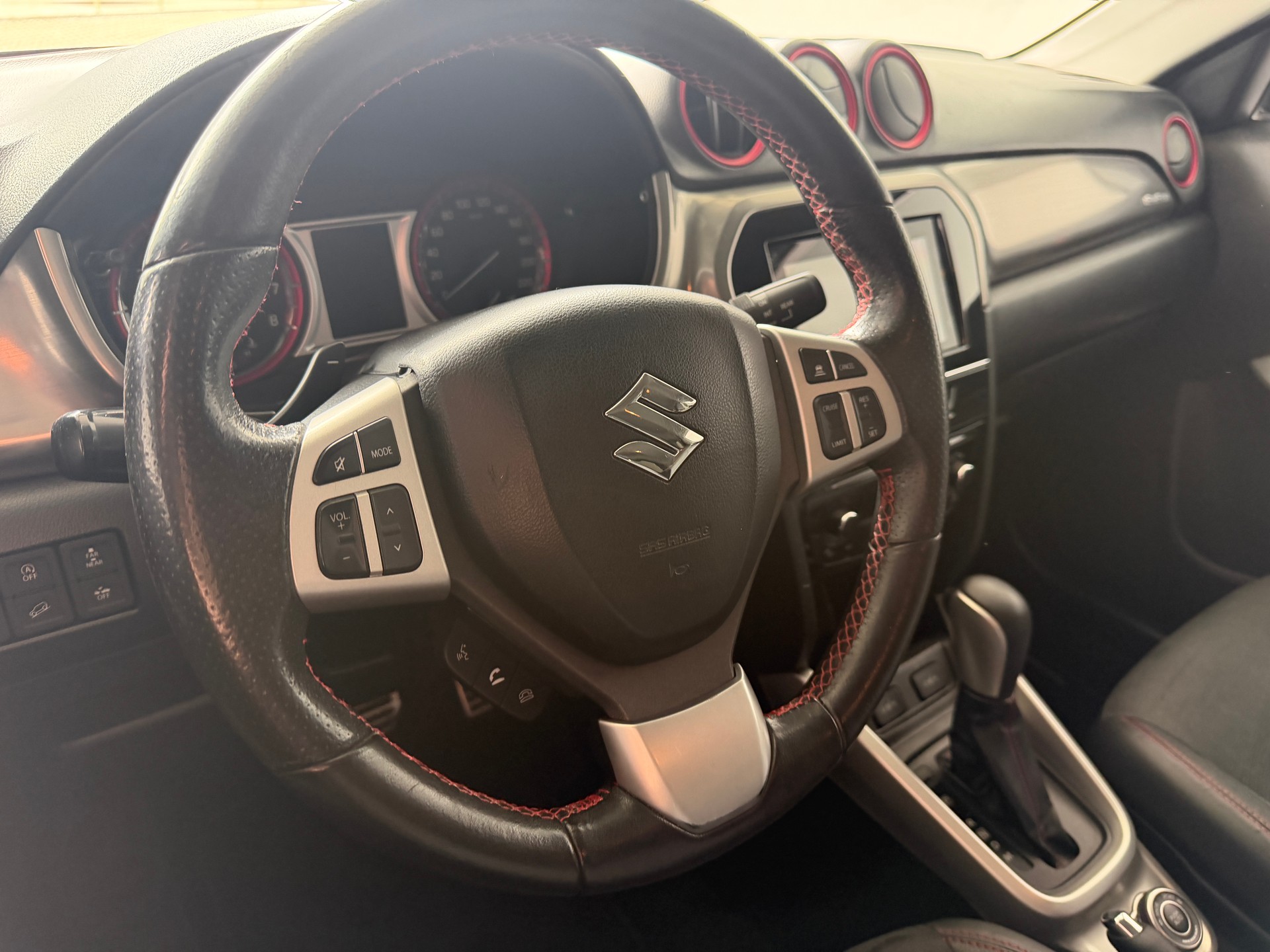 SUZUKI Vitara 1.4 T Piz Sulai Top 4x4-image-10