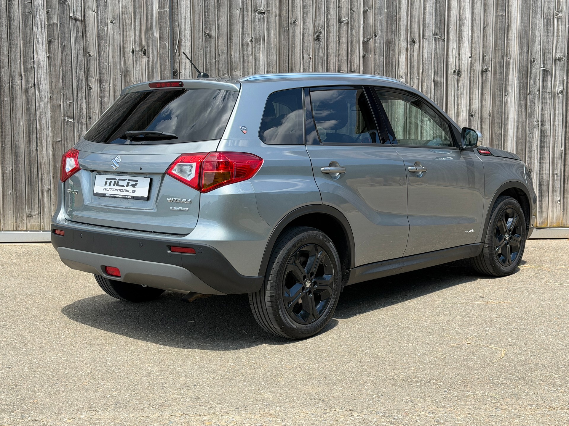 SUZUKI Vitara 1.4 T Piz Sulai Top 4x4-showroom-element-1