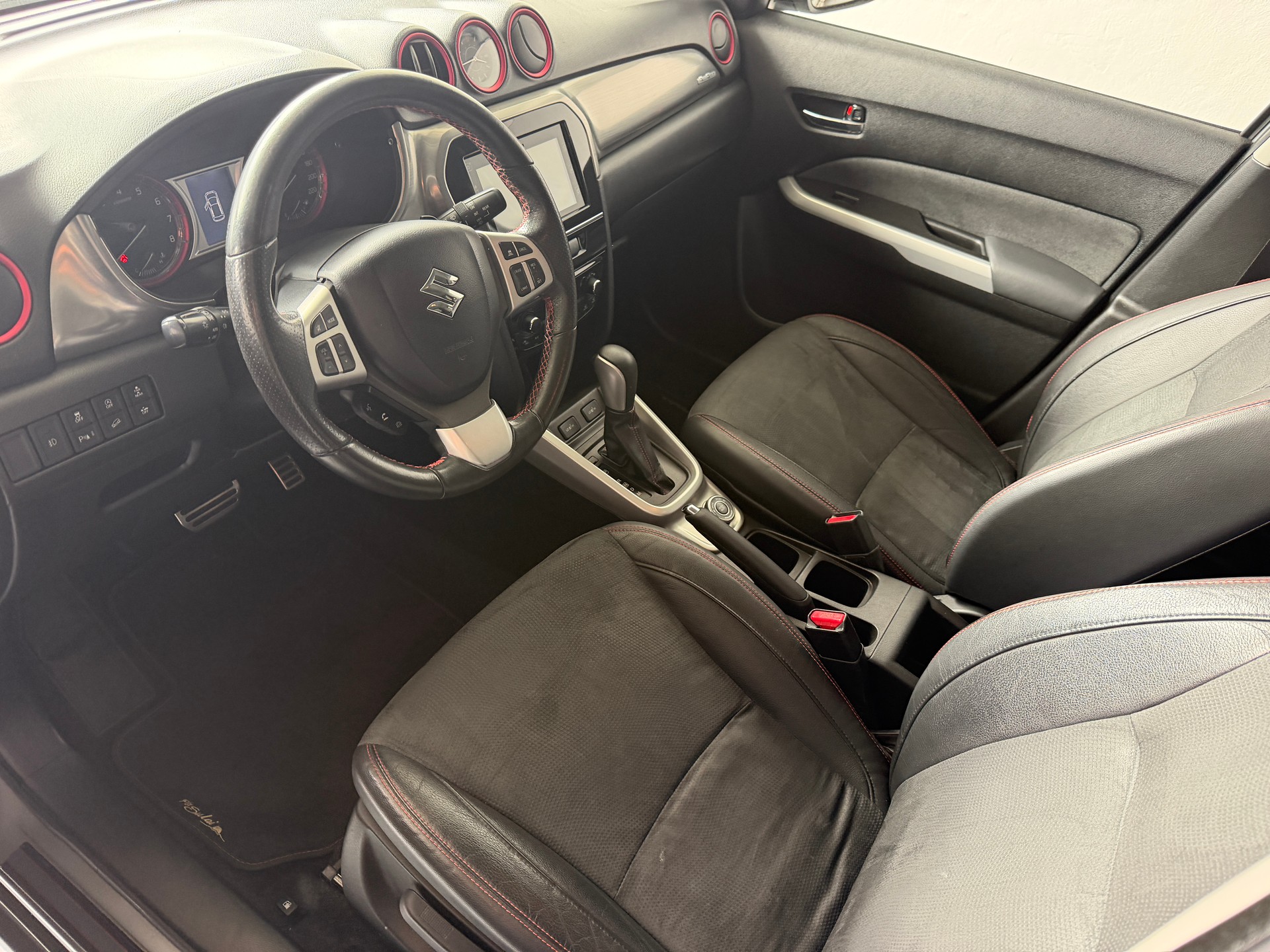 SUZUKI Vitara 1.4 T Piz Sulai Top 4x4-image-8