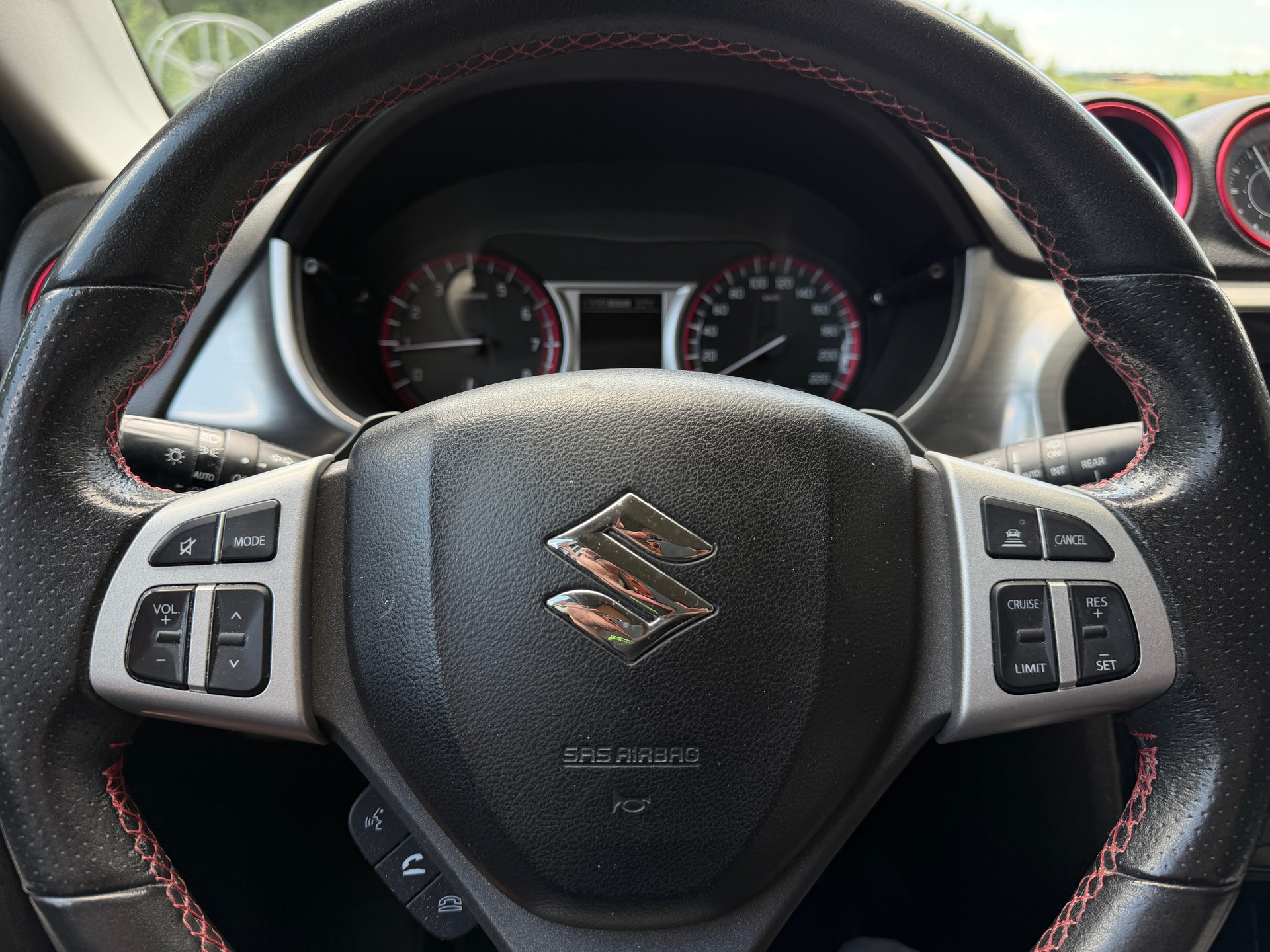 SUZUKI Vitara 1.4 T Piz Sulai Top 4x4-image-12