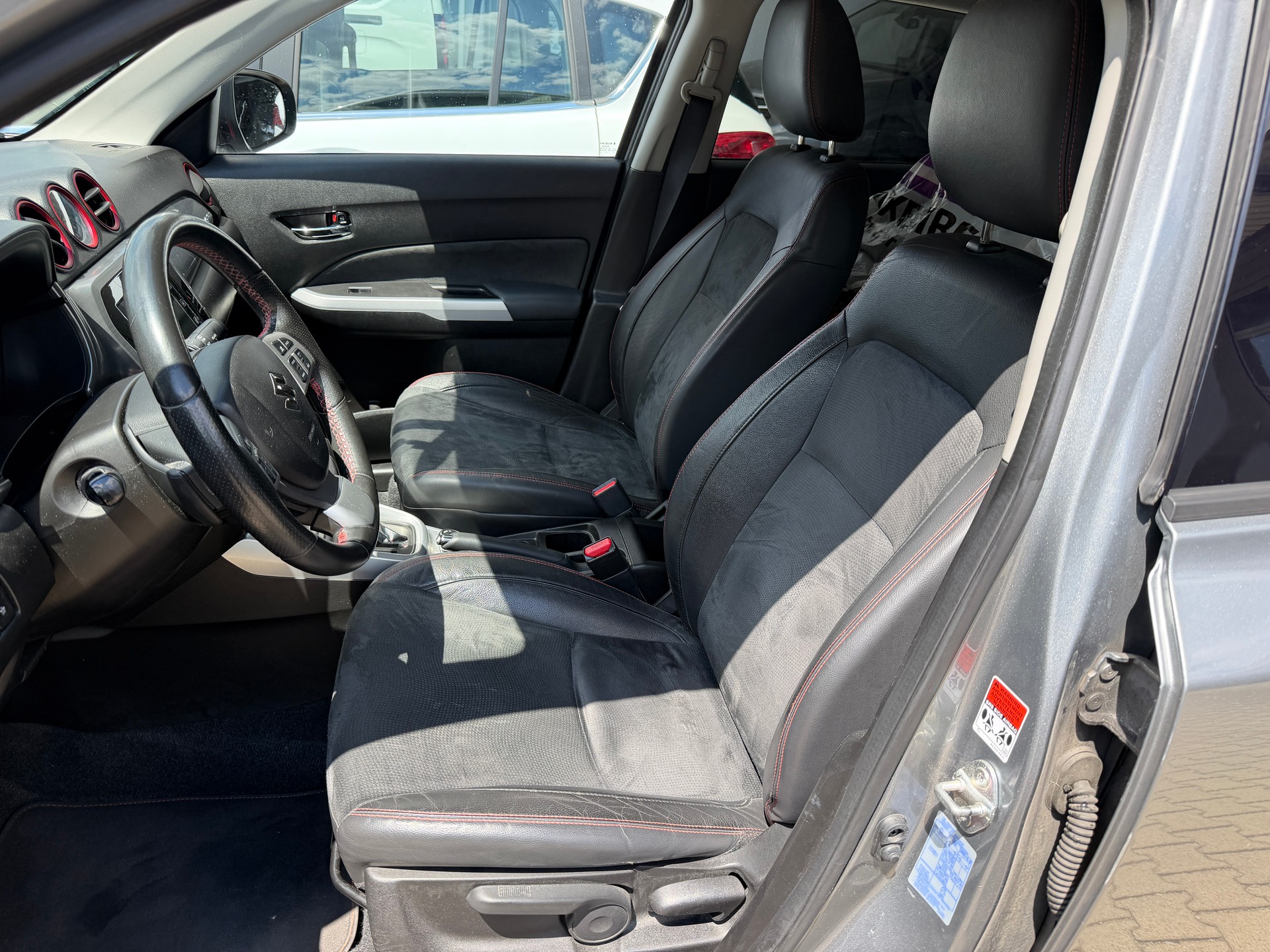 SUZUKI Vitara 1.4 T Piz Sulai Top 4x4-image-11
