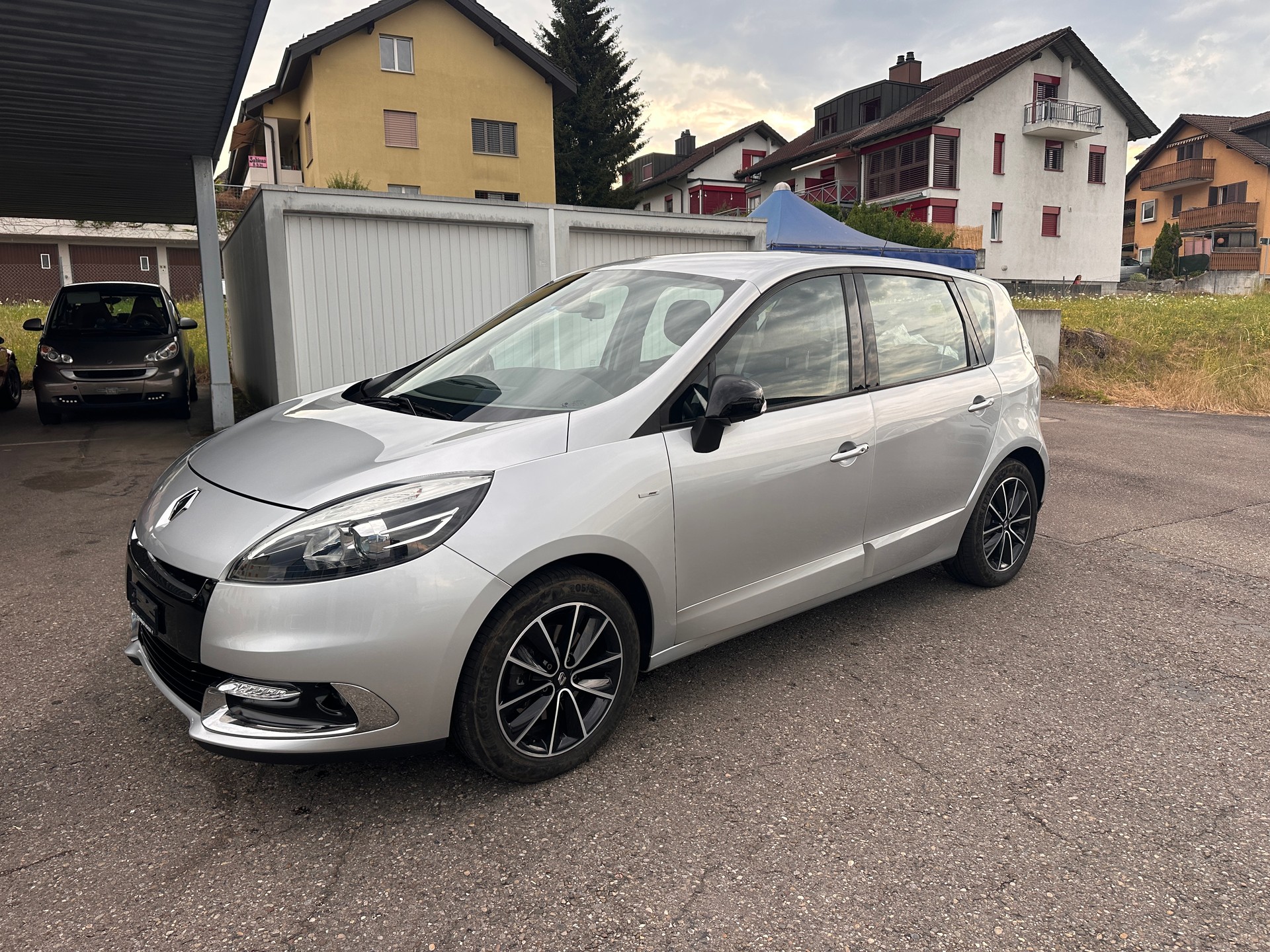 RENAULT Scénic 1.4 16V Turbo Bose-showroom-element-3